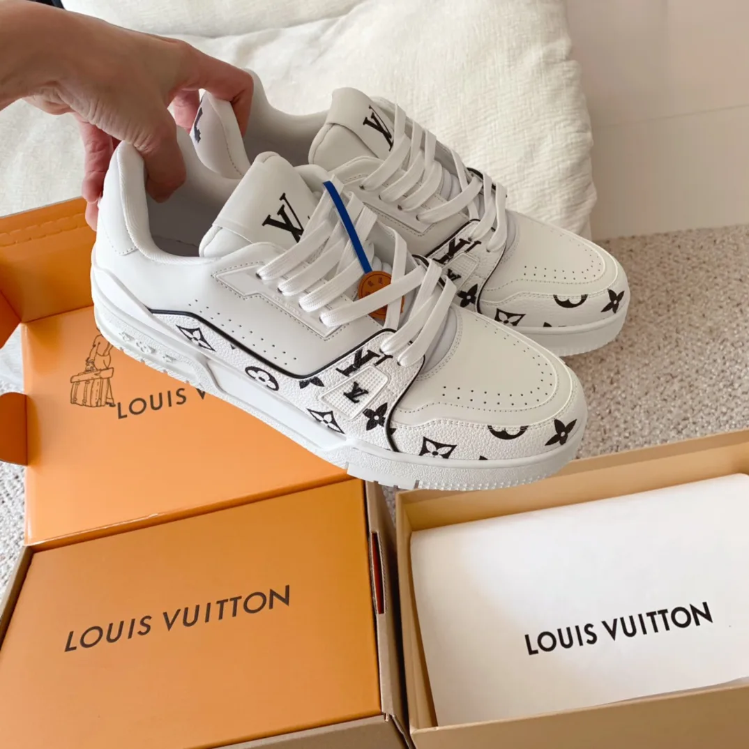 Кроссовки Женские Louis Vuitton 18625701