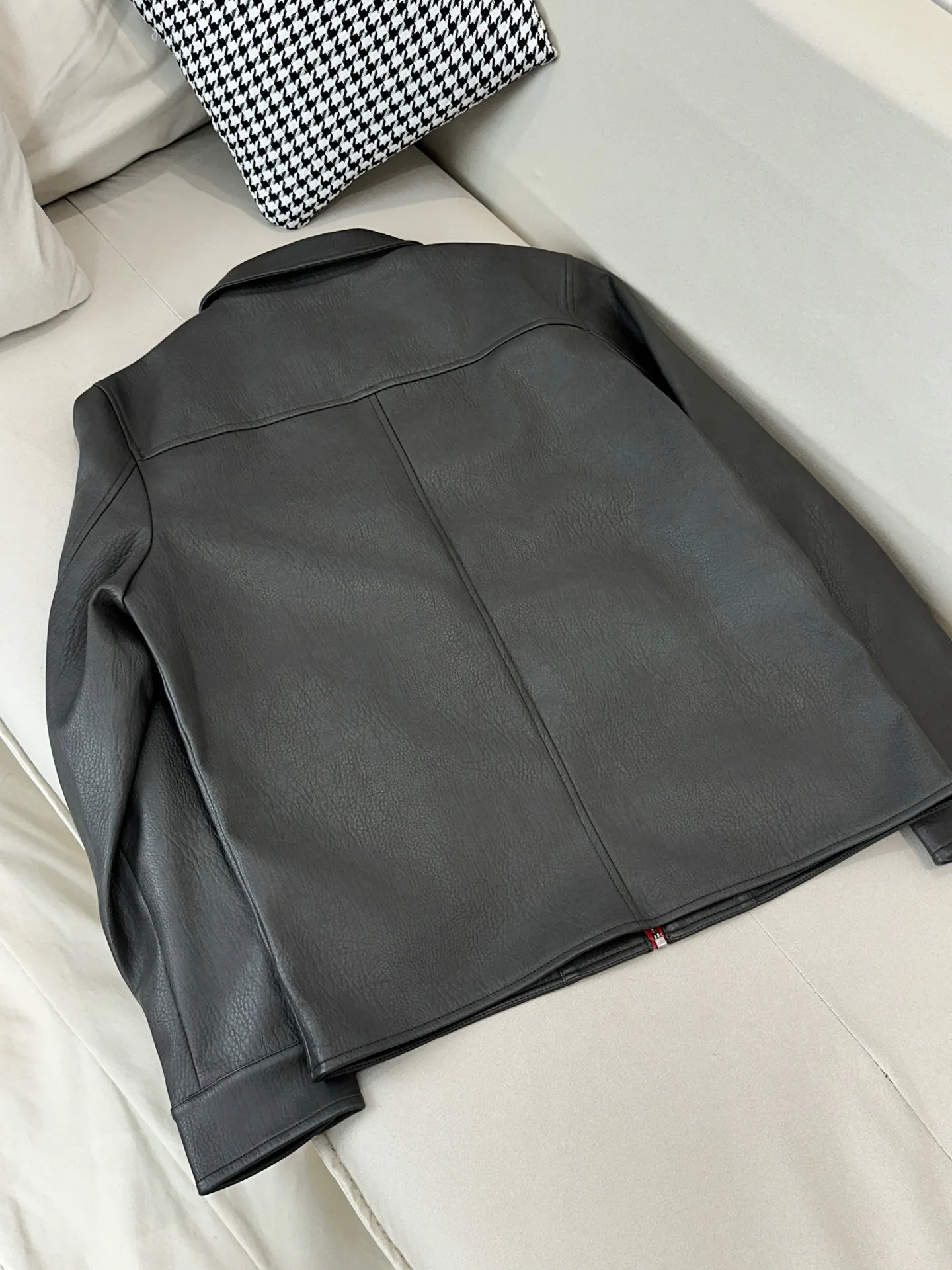 Кожаные Куртки И Дублёнки Мужские Prada 4314574