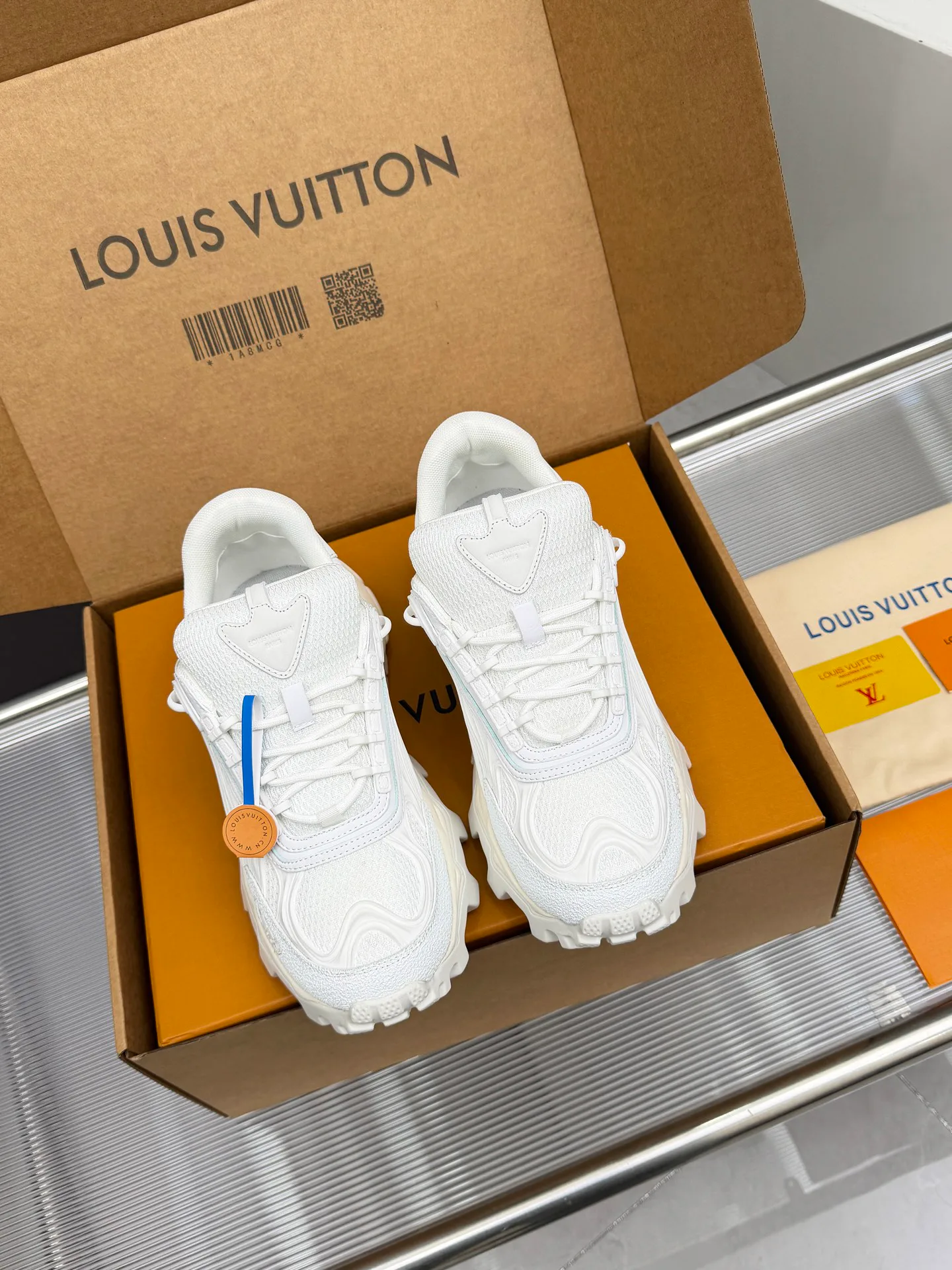 Кроссовки Женские Louis Vuitton 11679414