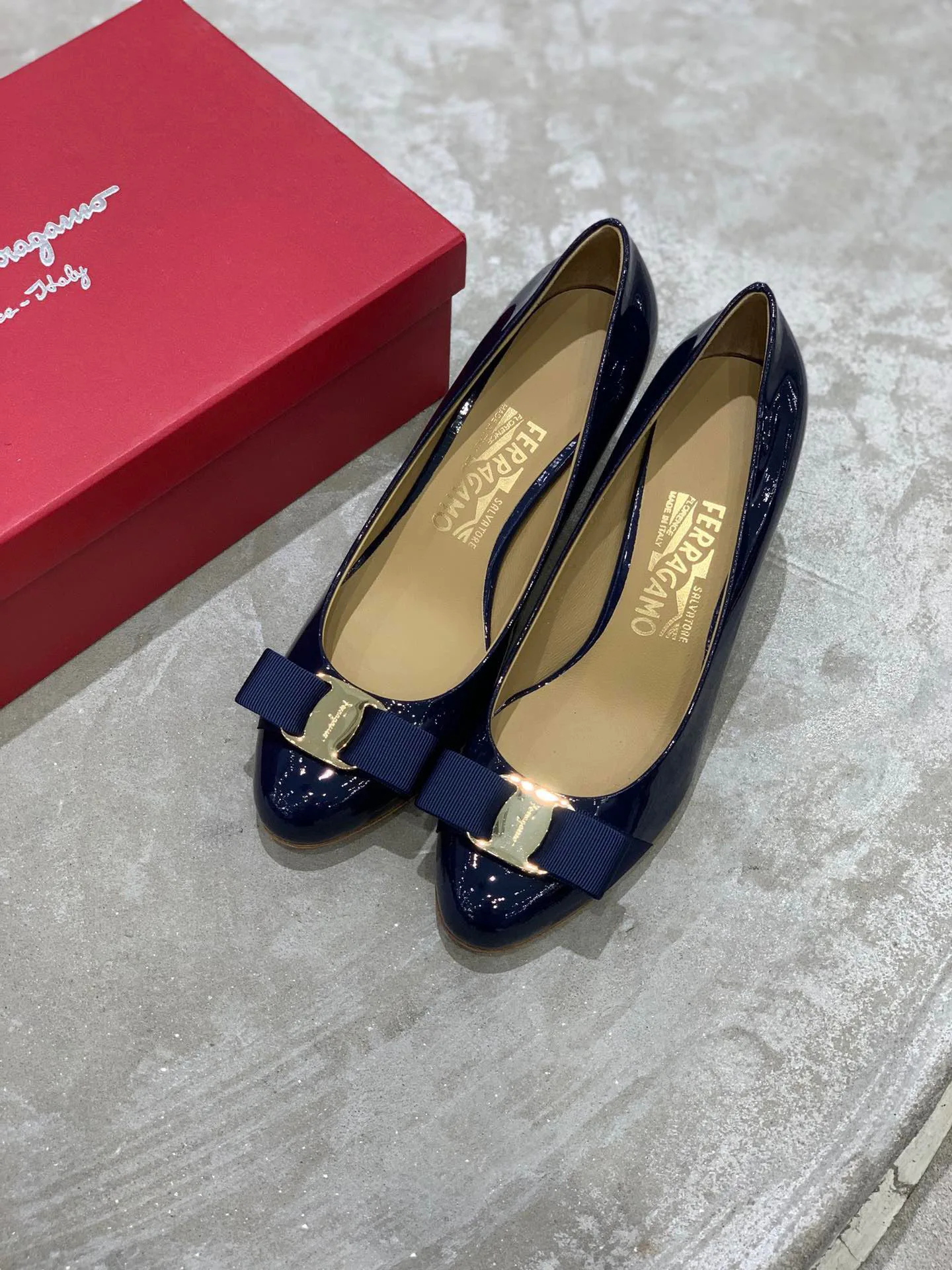 Туфли Женские Salvatore Ferragamo 18340722