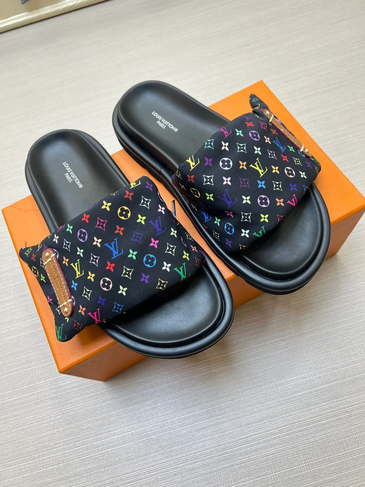 Шлепанцы Женские Louis Vuitton 9801556