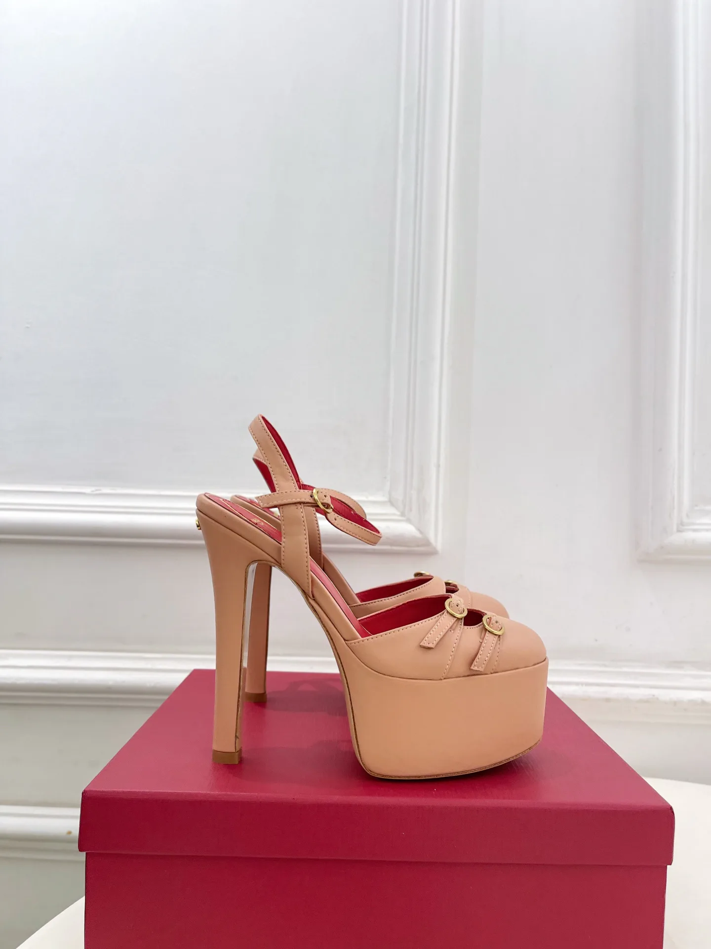 Босоножки Женские Valentino 13218173