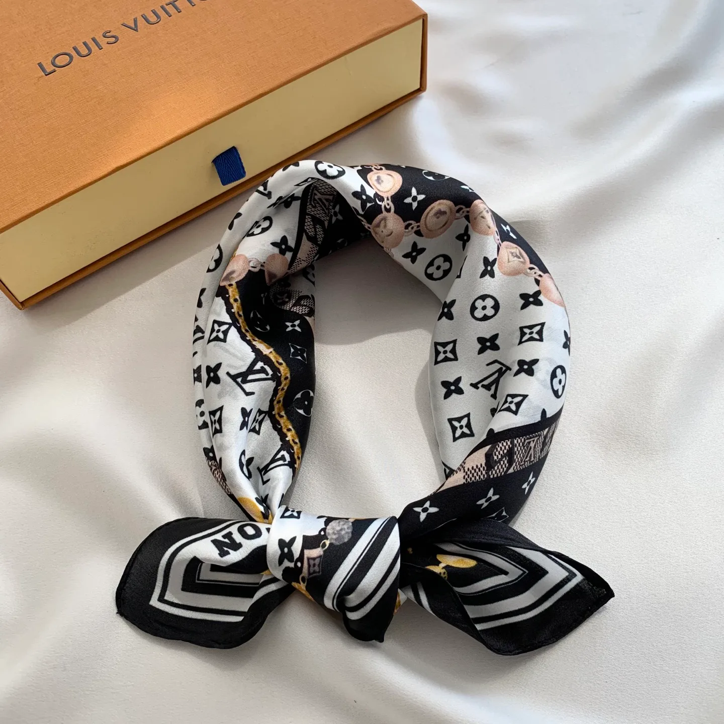 Платки Louis Vuitton 11762598