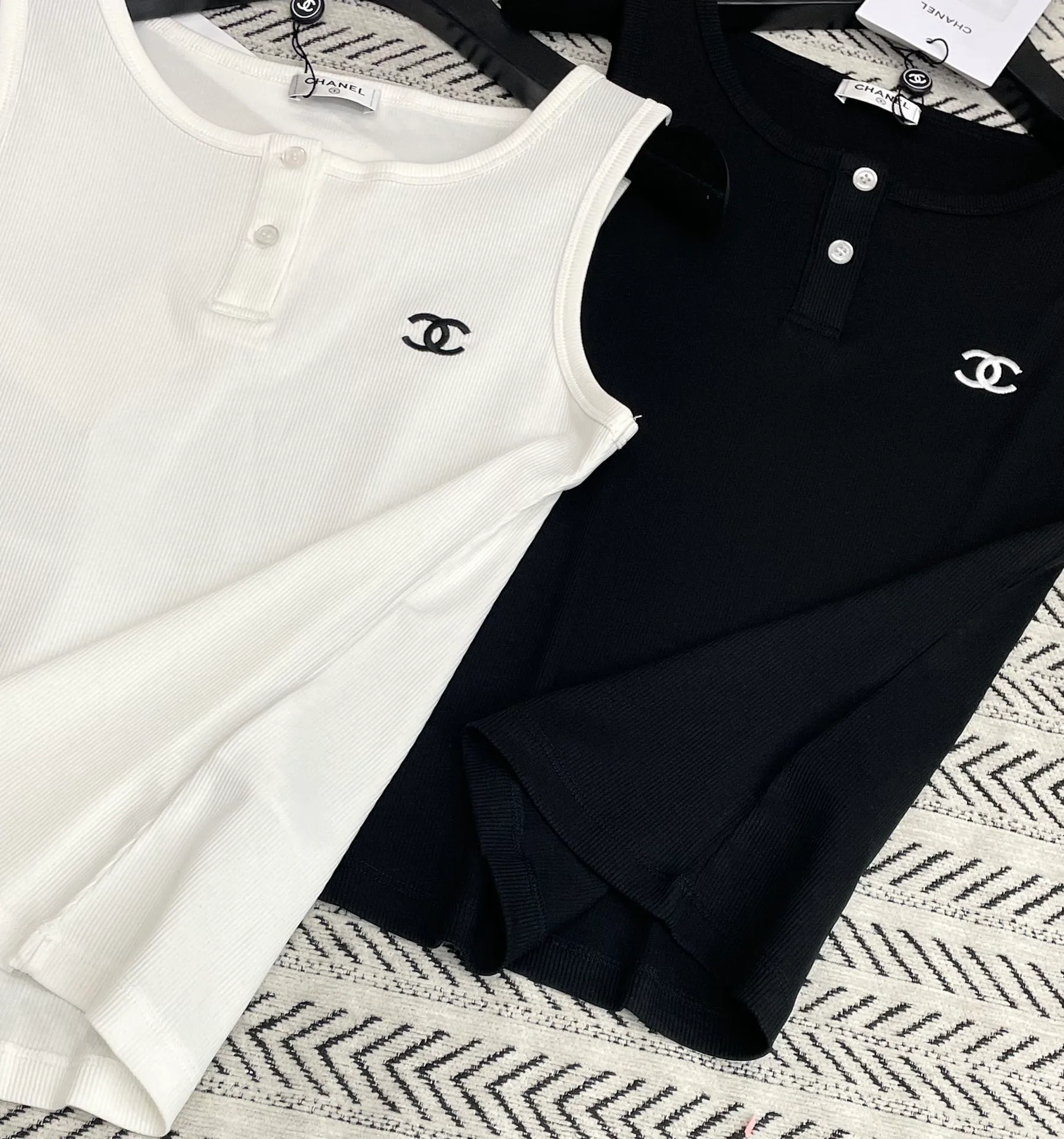 Жилеты Женские Chanel 1643234