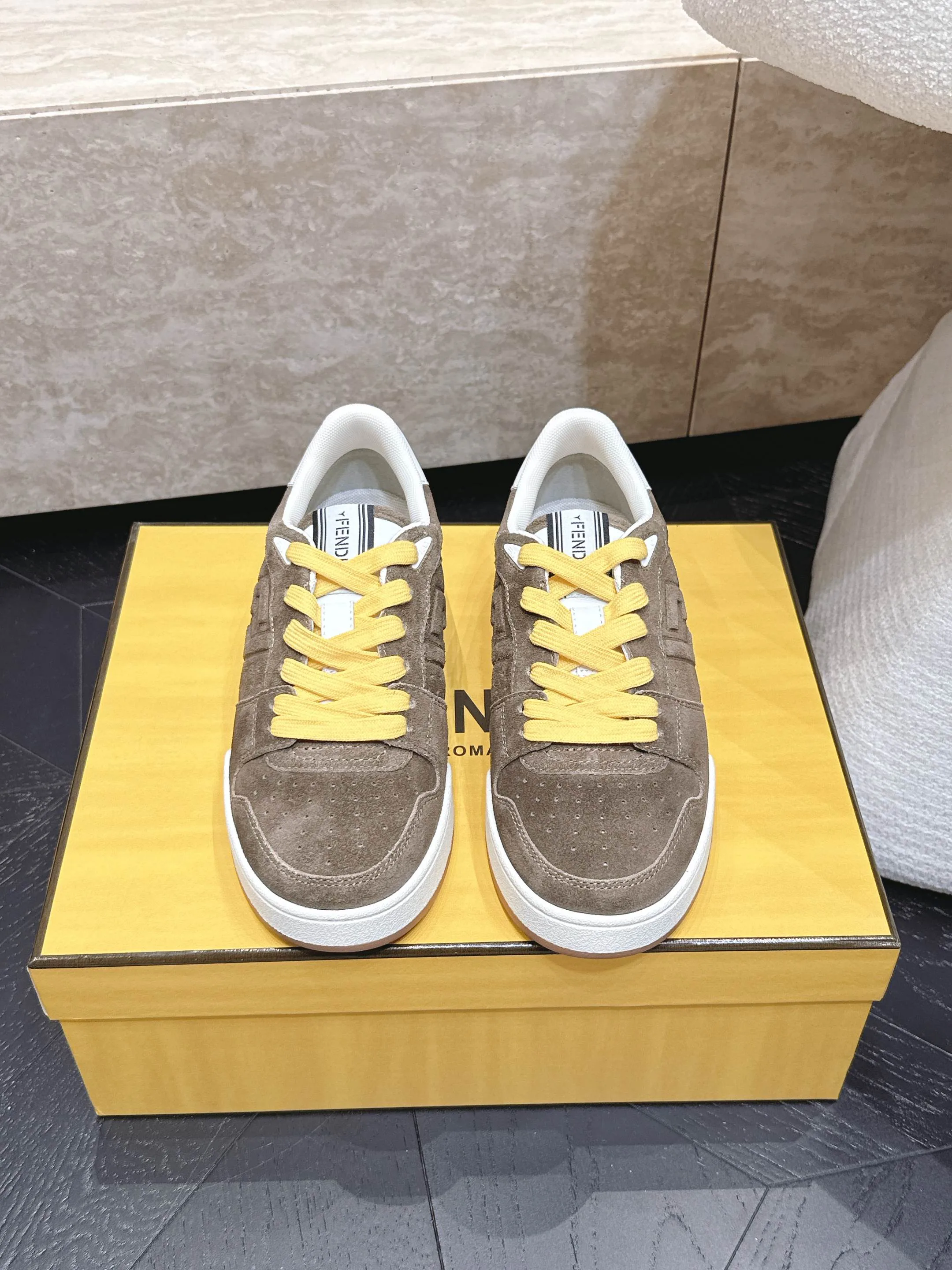 Кроссовки Женские Fendi 17682040