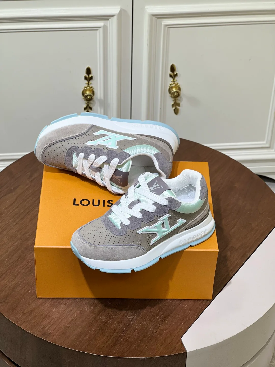 Кроссовки Мужские Louis Vuitton 17460372
