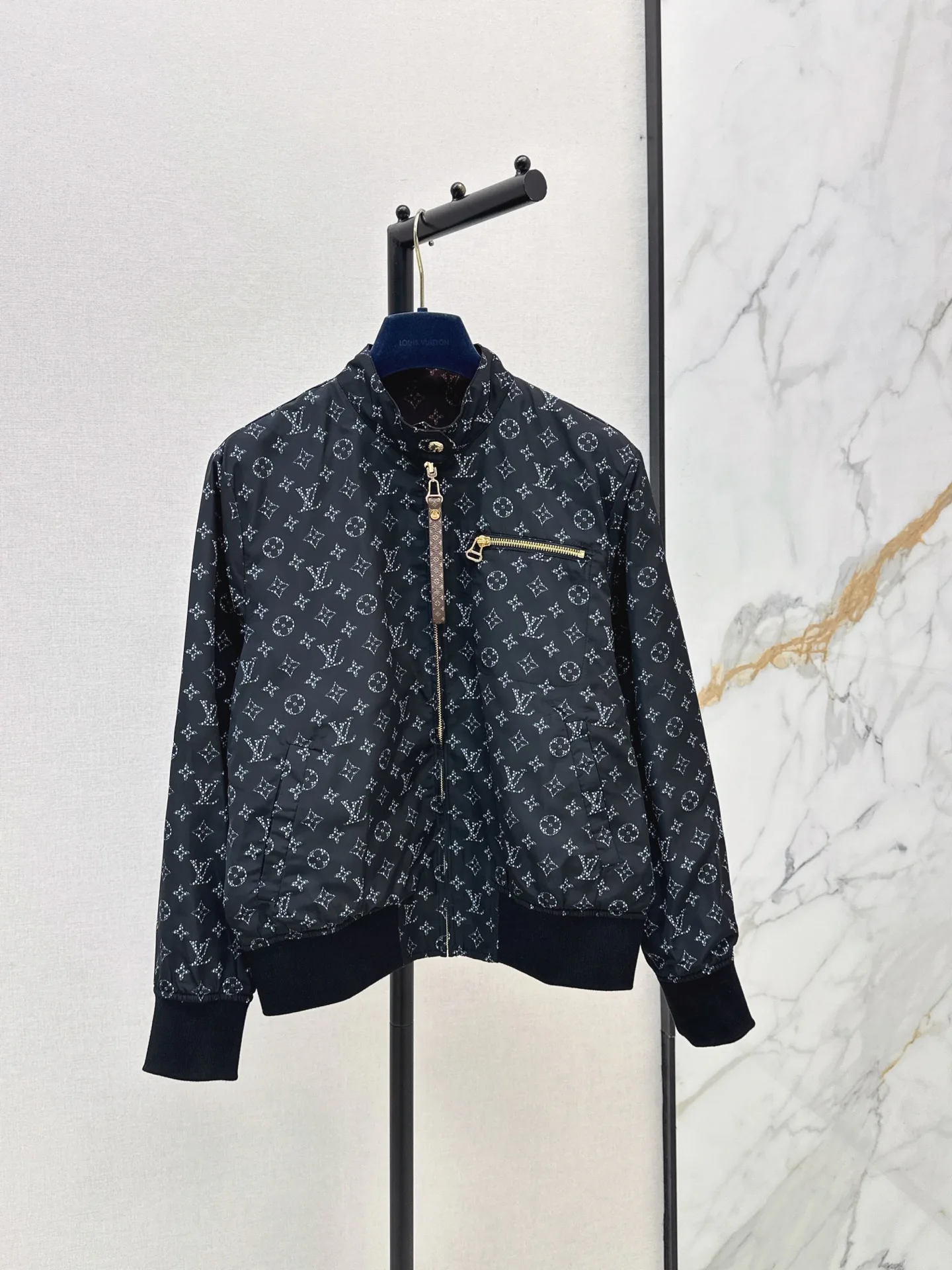 Куртки И Пуховики Женские Louis Vuitton 18902466