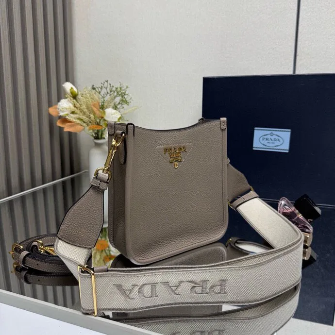 Классические Сумки Женские Prada 13332192