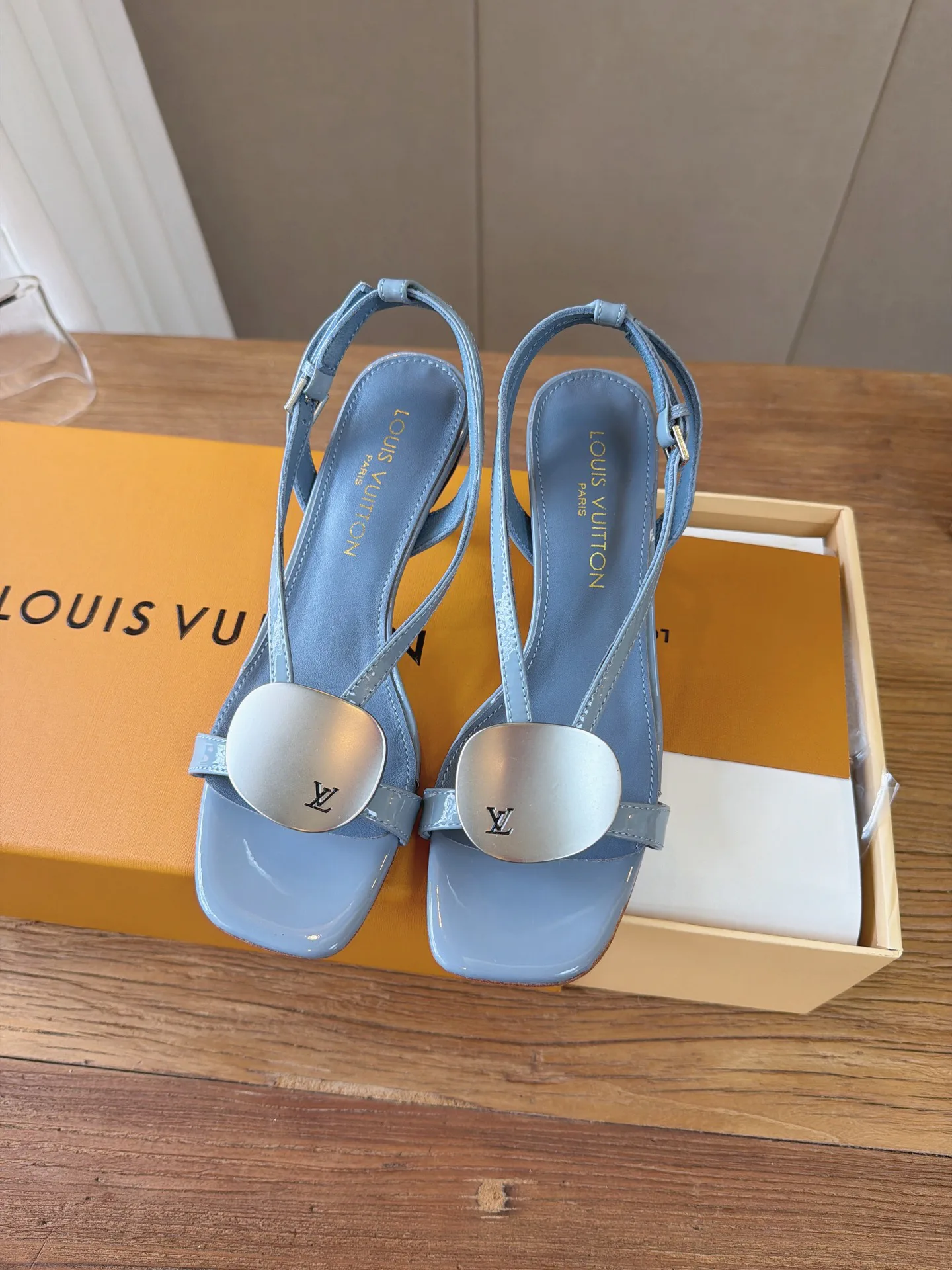 Босоножки Женские Louis Vuitton 17620617