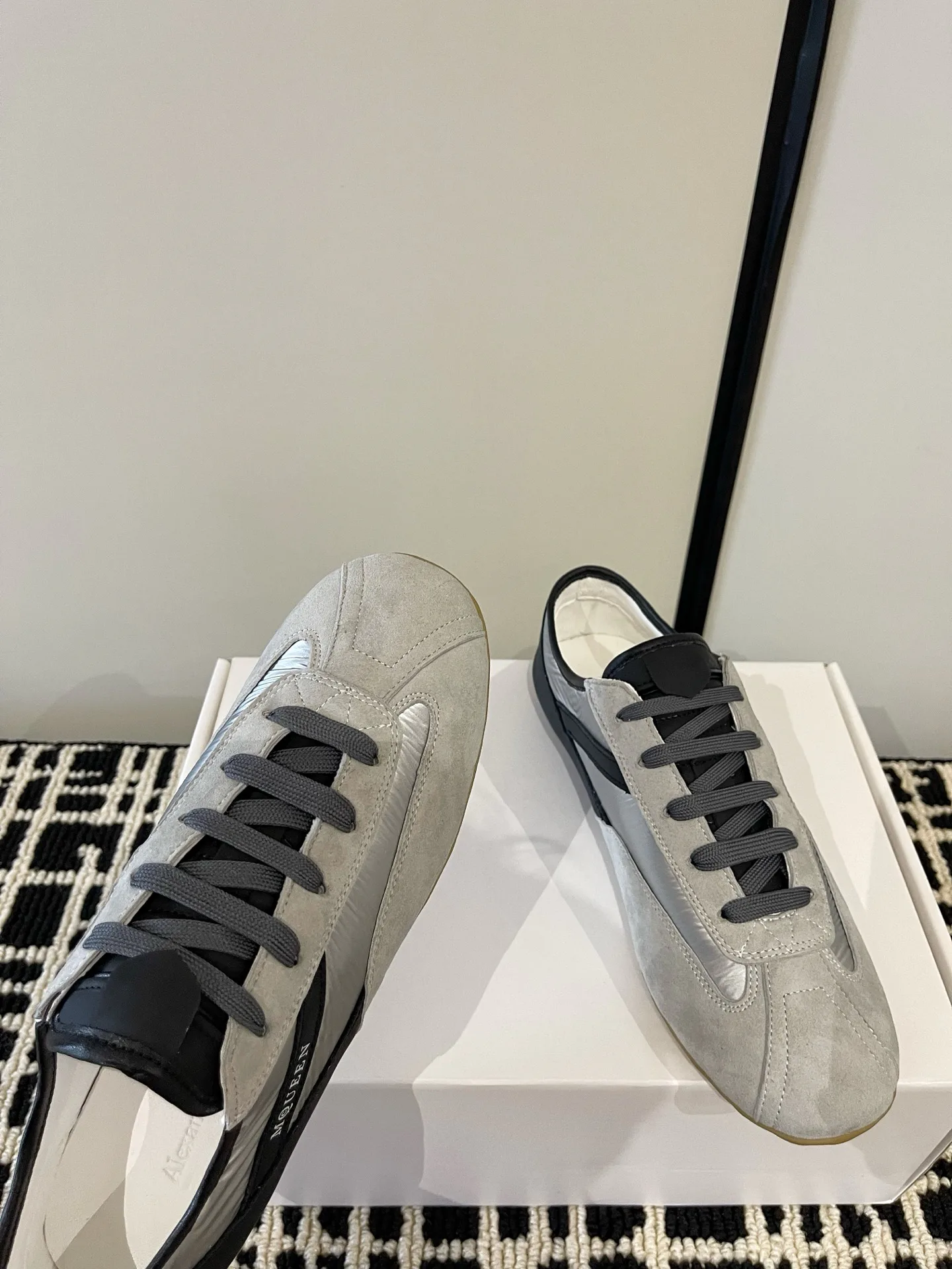 Кроссовки Женские Alexander Mcqueen 18386229