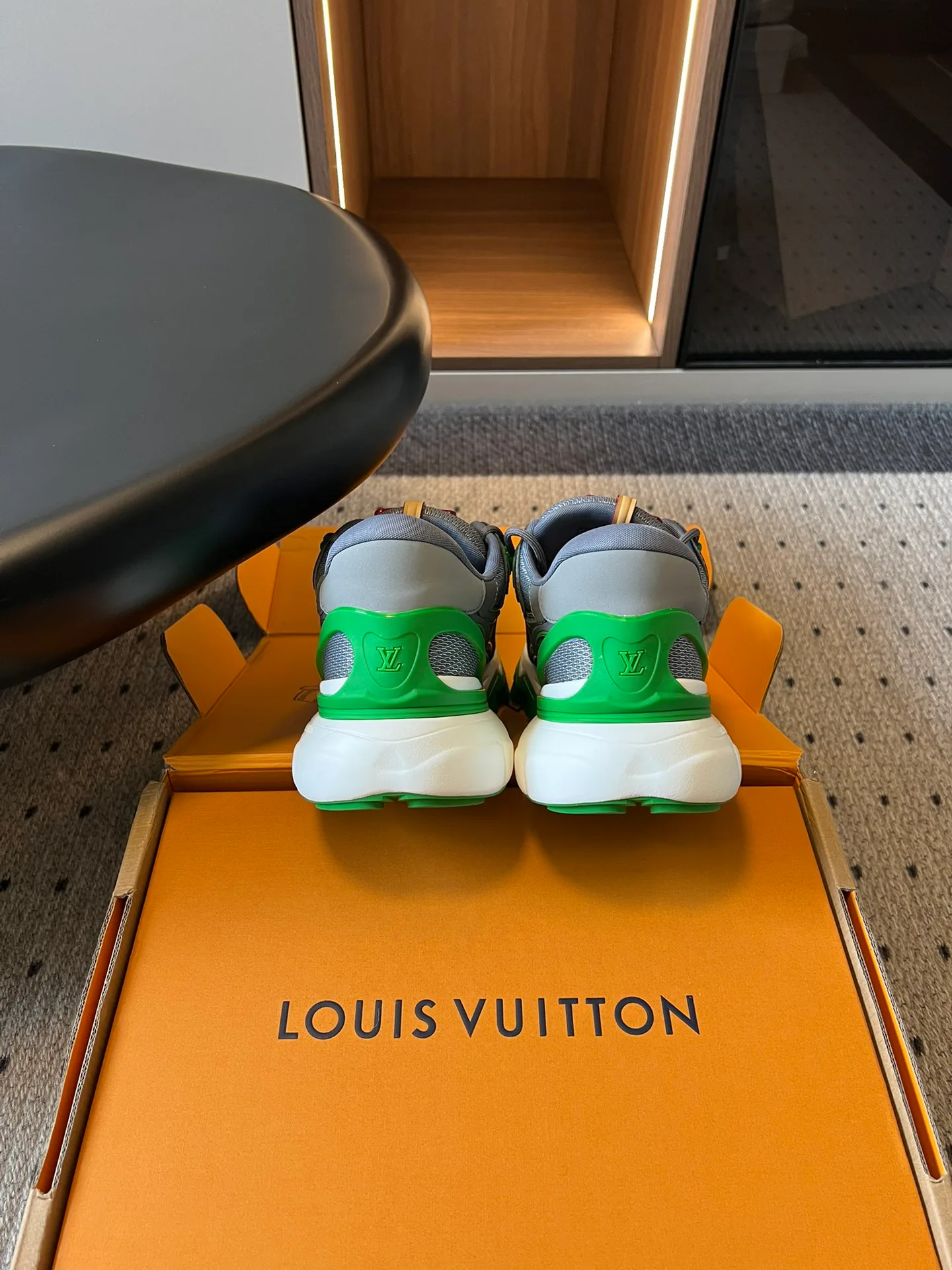 Кроссовки Женские Louis Vuitton 13368294