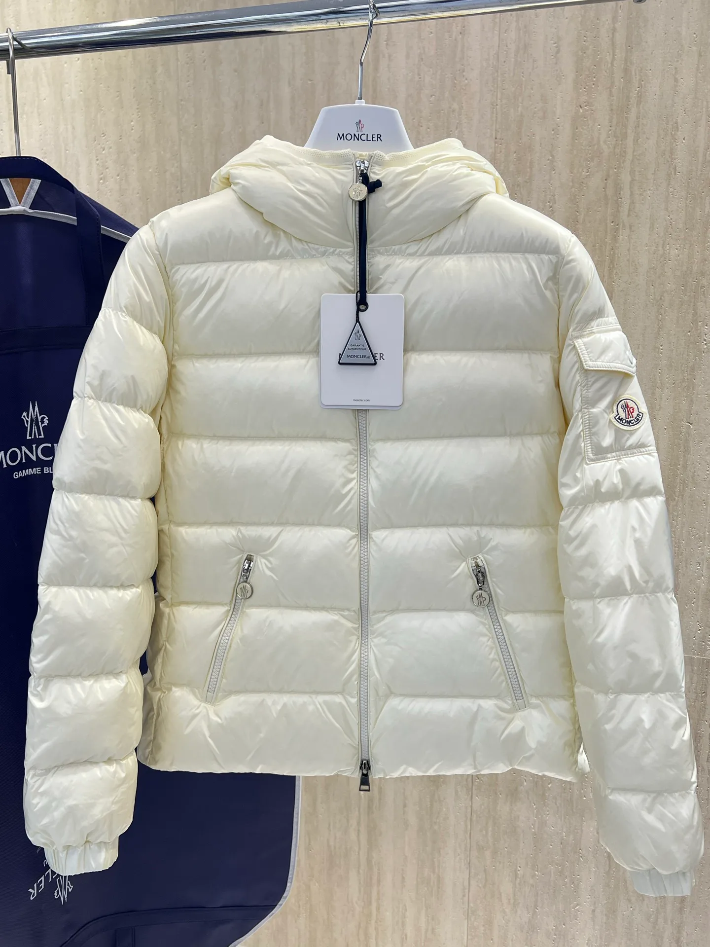 Куртки И Пуховики Мужские Moncler 18231421