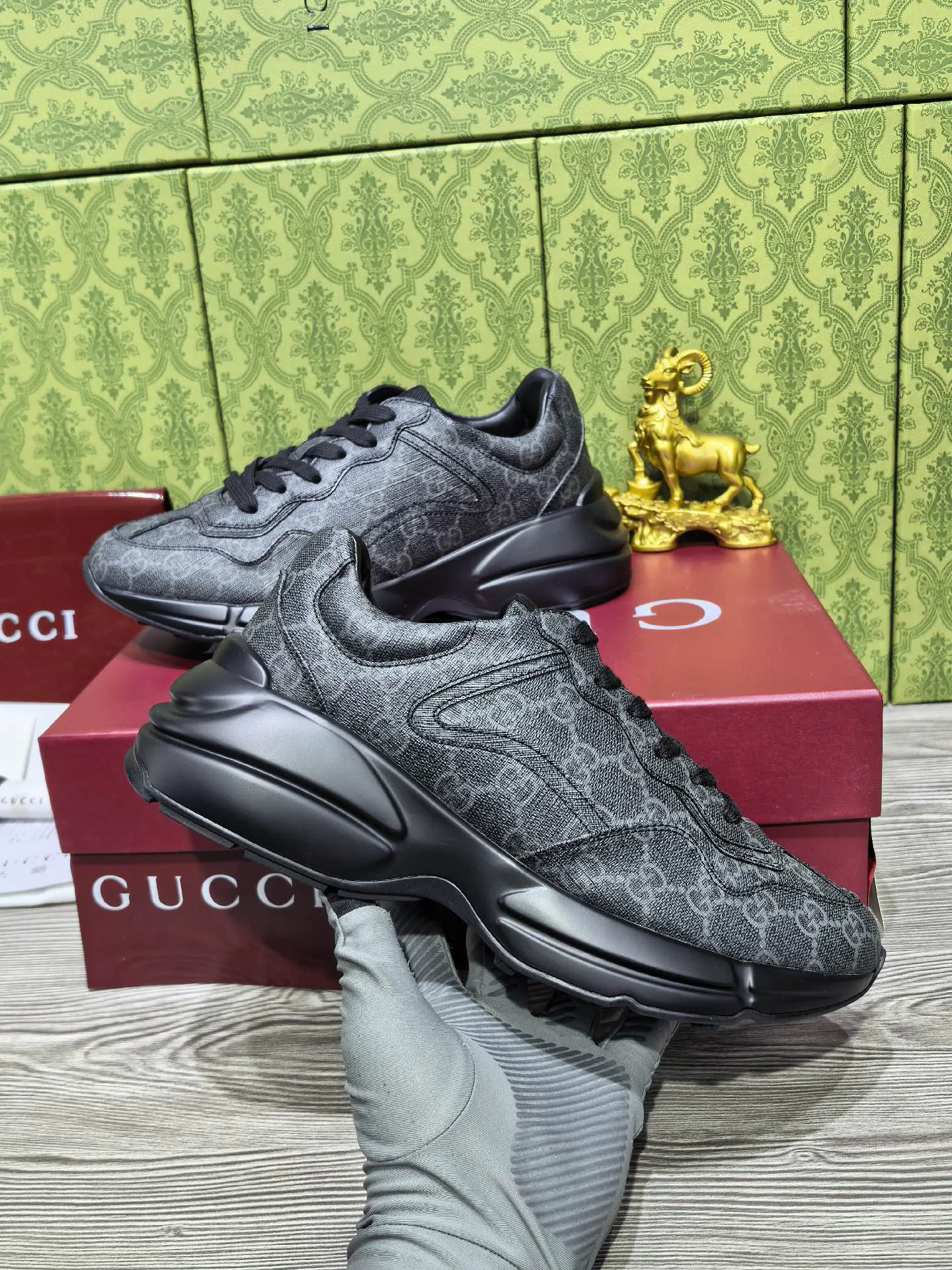 Кроссовки Женские Gucci 18039949