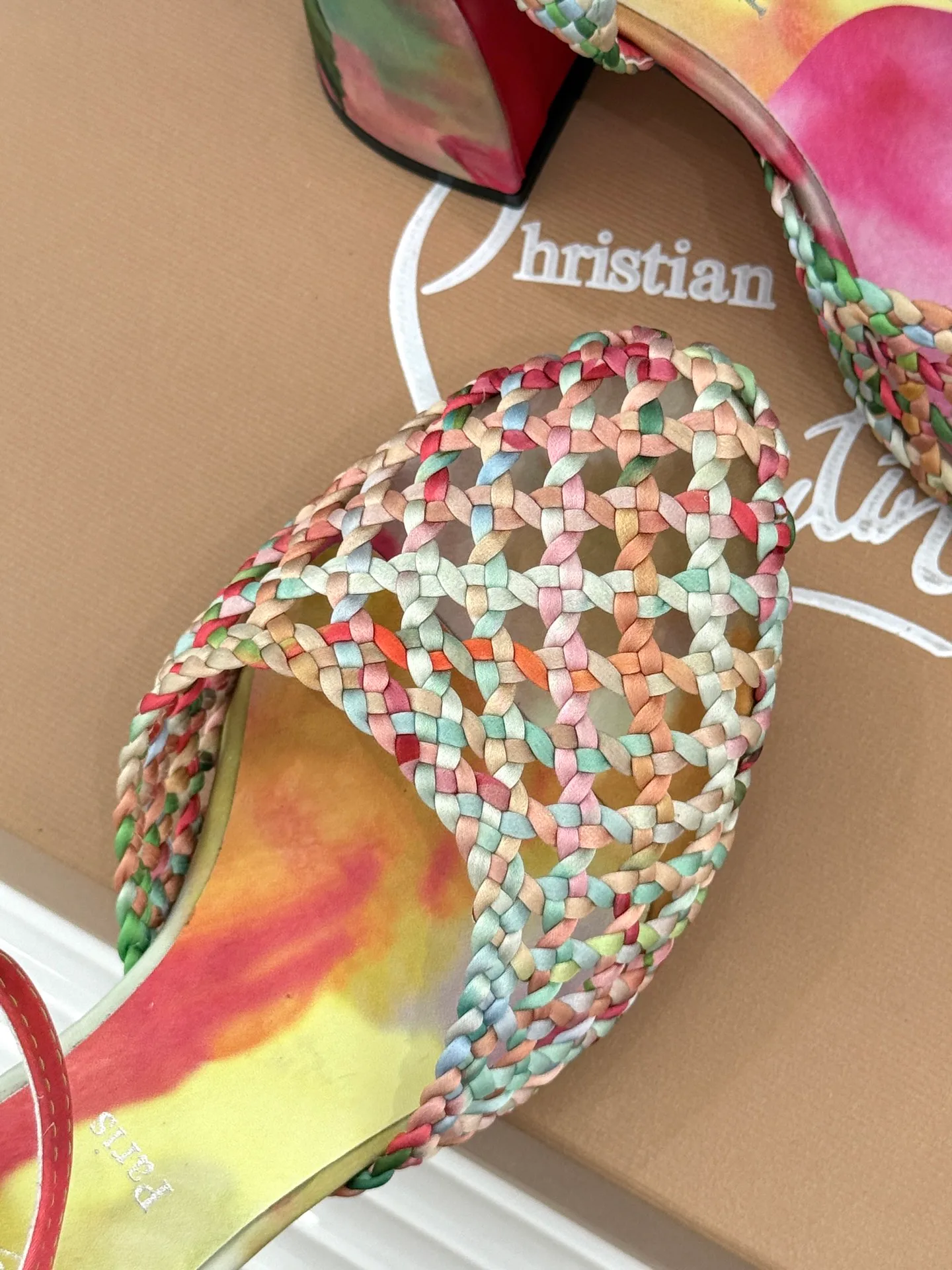 Босоножки Женские Christian Louboutin 19367924