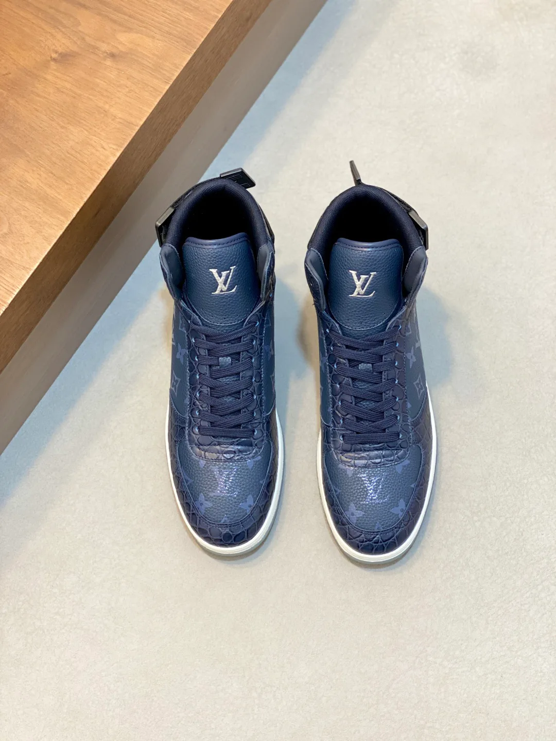Кроссовки Мужские Louis Vuitton 18265101