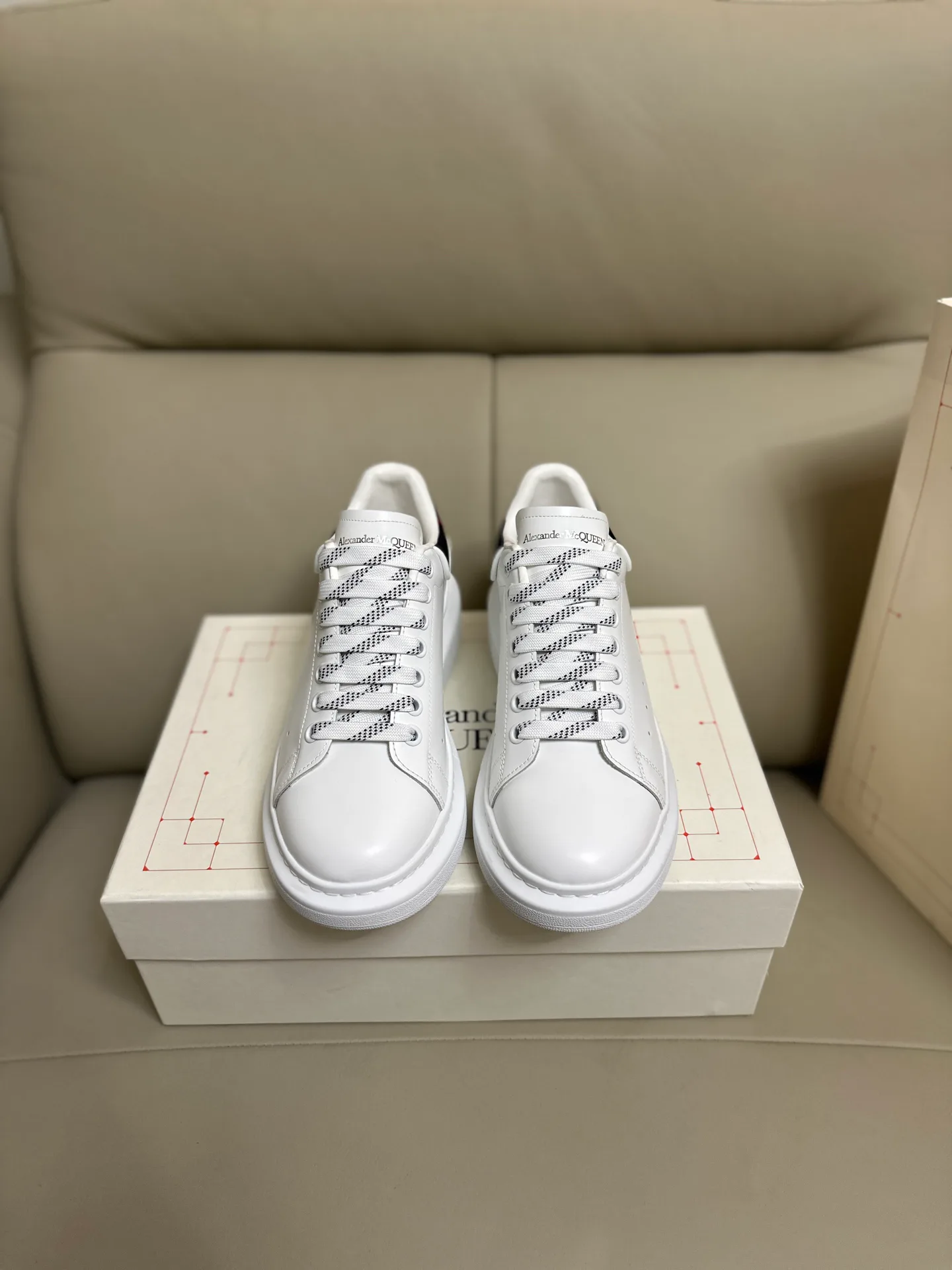 Кроссовки Женские Alexander Mcqueen 18616714