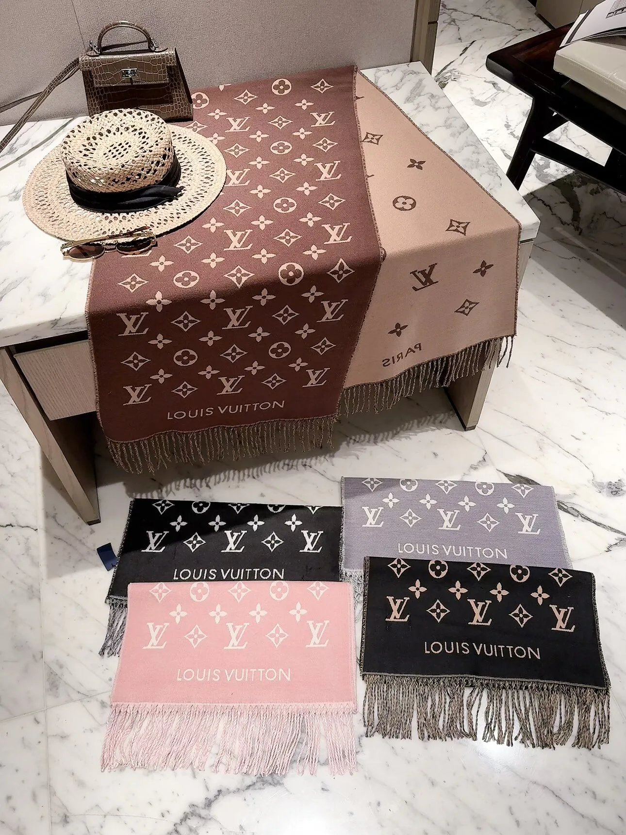 Шарфы Louis Vuitton 18322601
