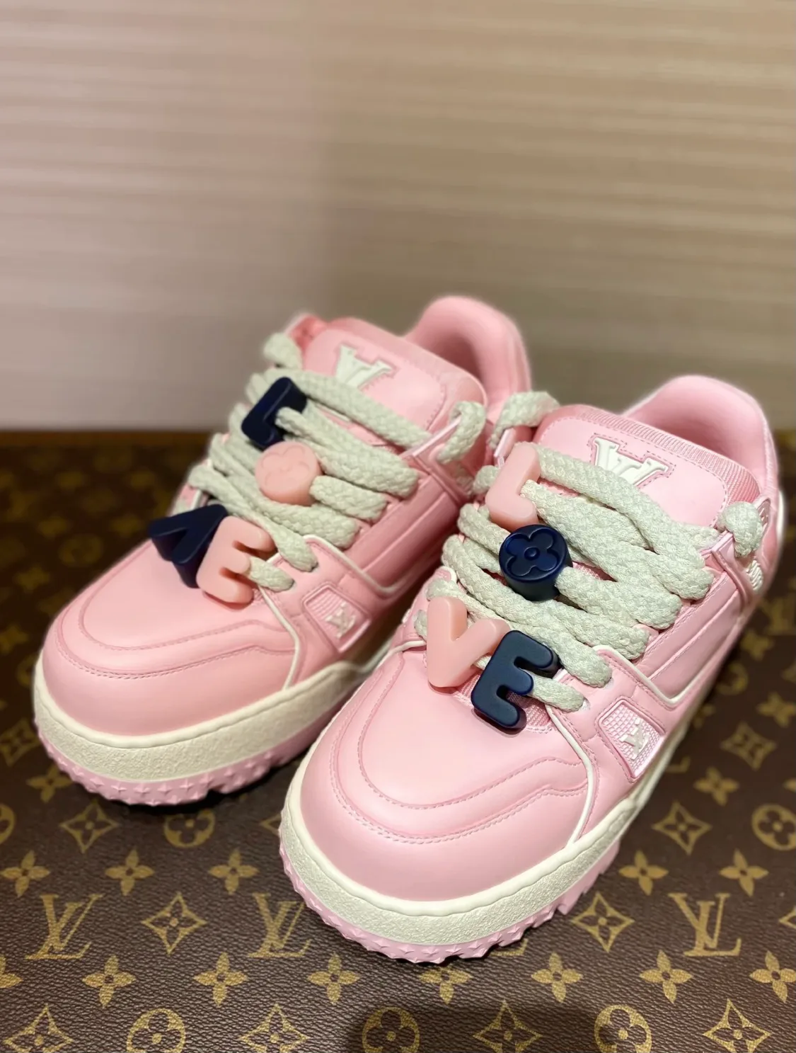 Кроссовки Женские Louis Vuitton 2461