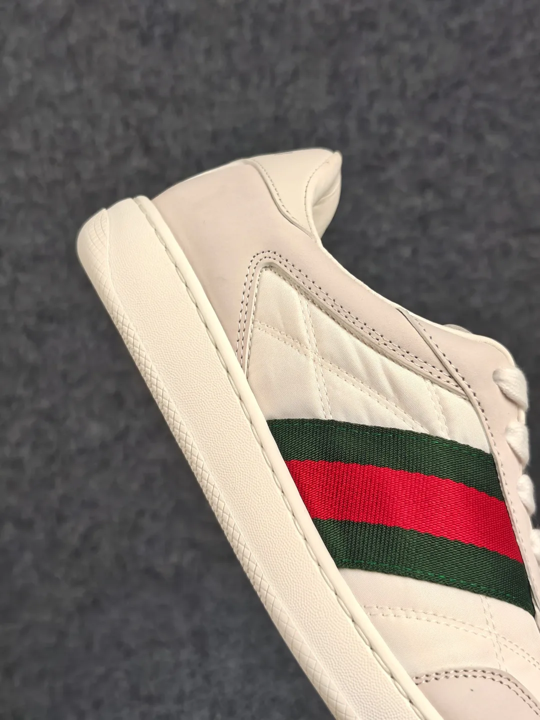Кроссовки Женские Gucci 18417495