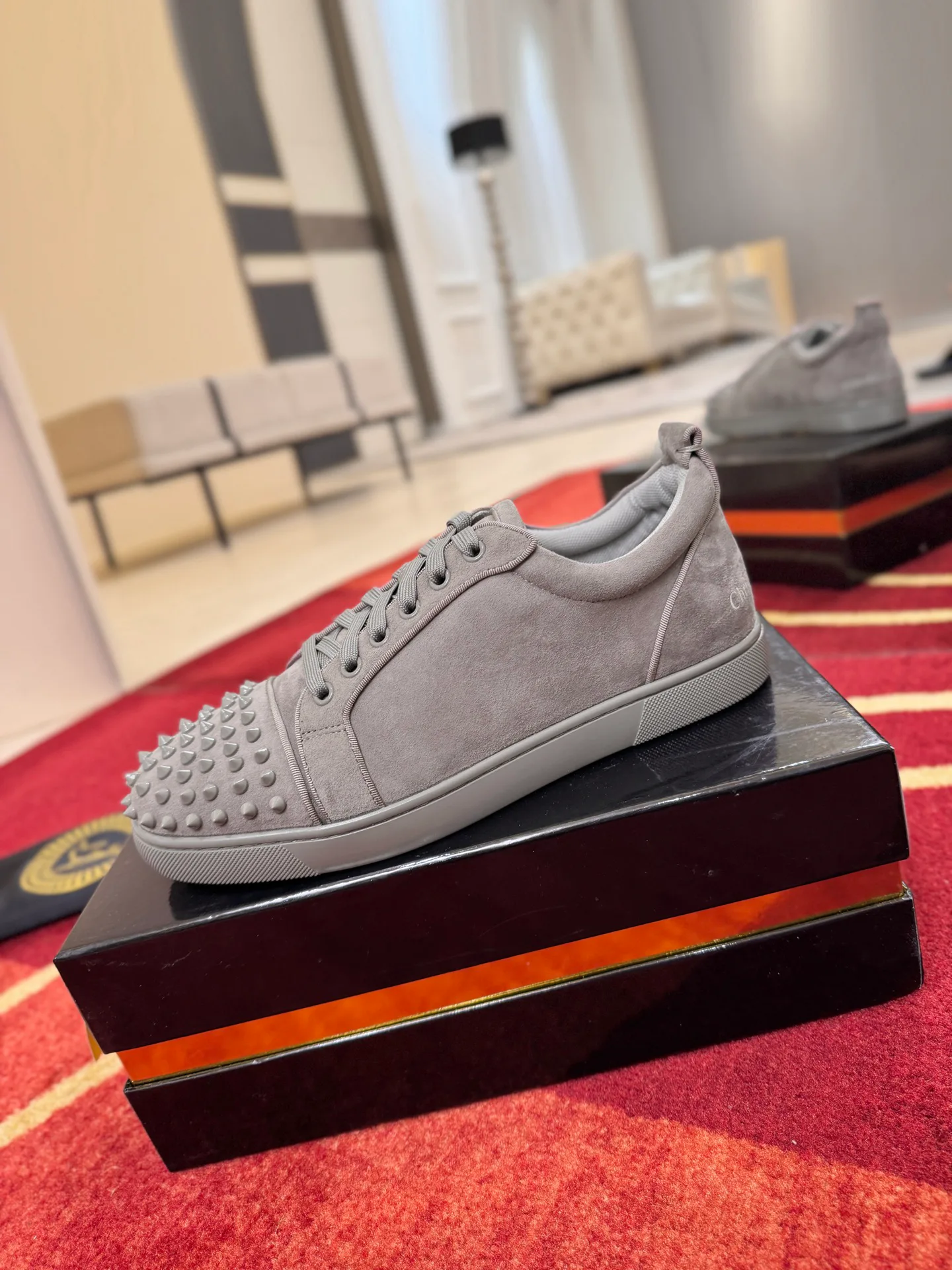 Кроссовки Женские Christian Louboutin 19636673