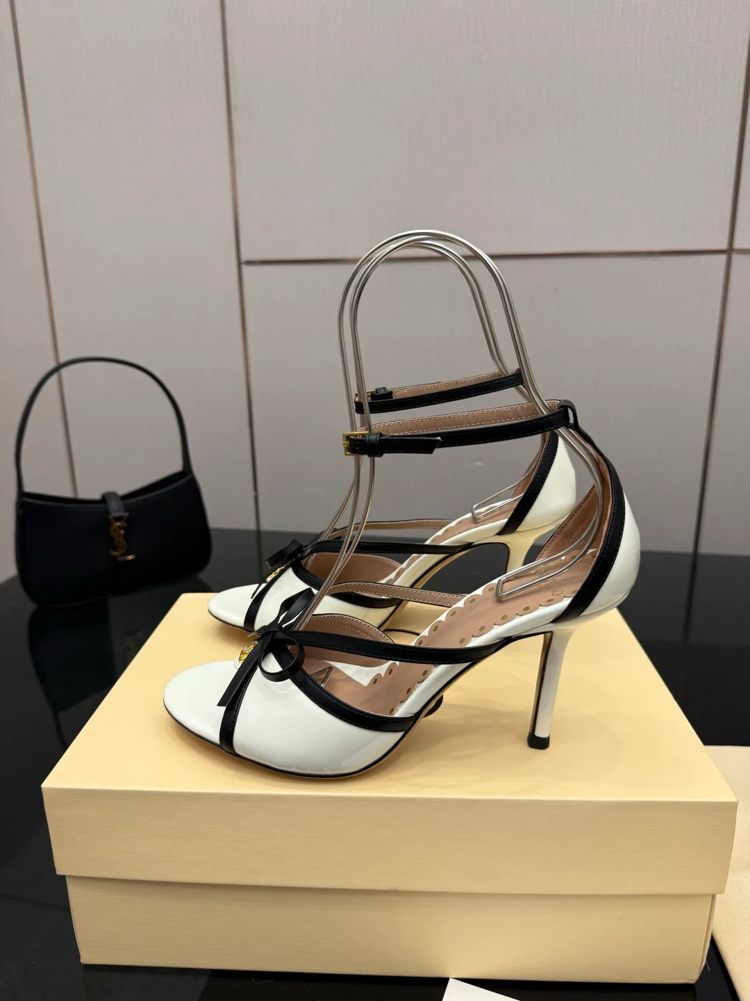 Босоножки Женские Valentino 11682317