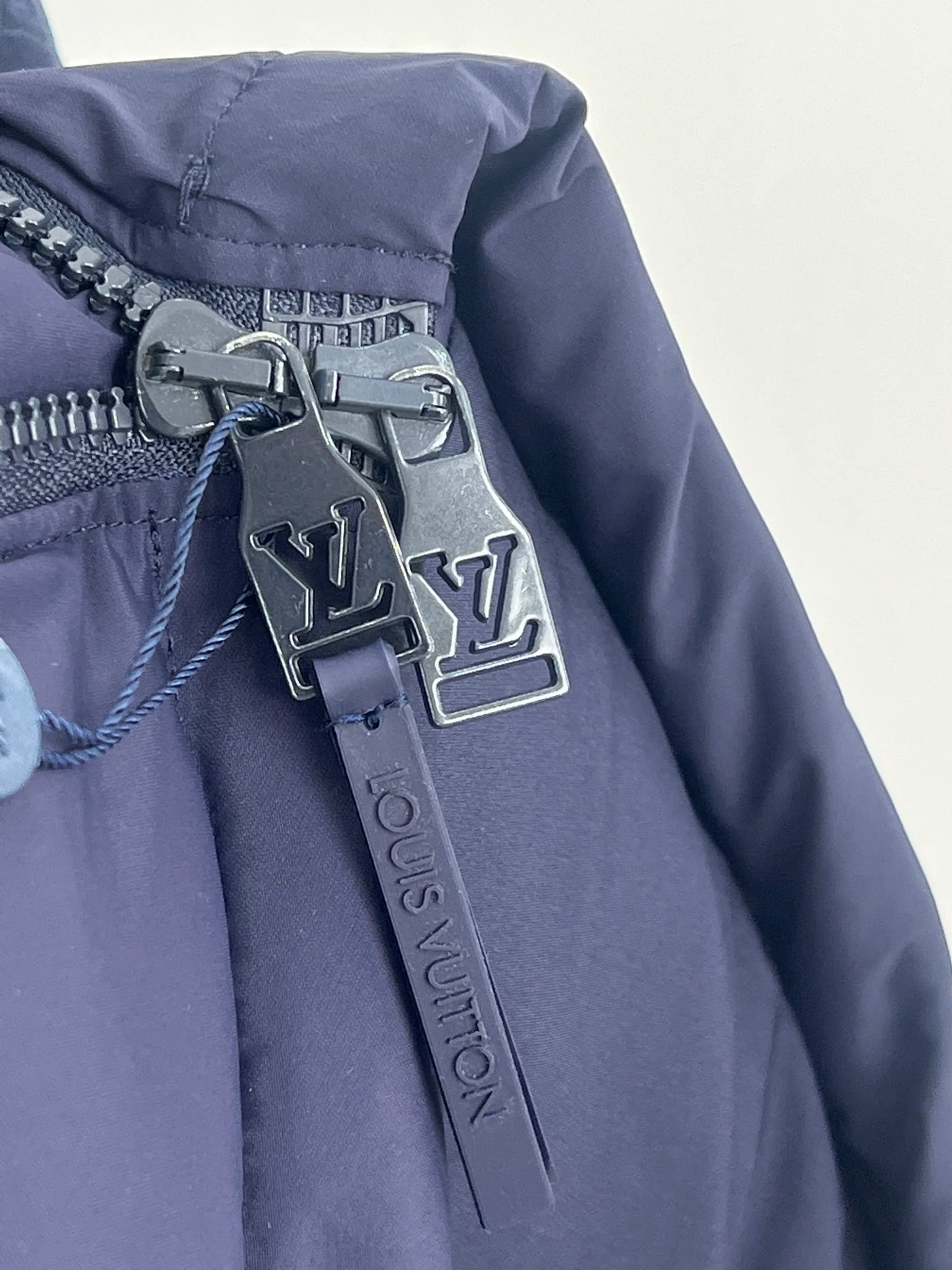 Куртки И Пуховики Женские Louis Vuitton 12842480