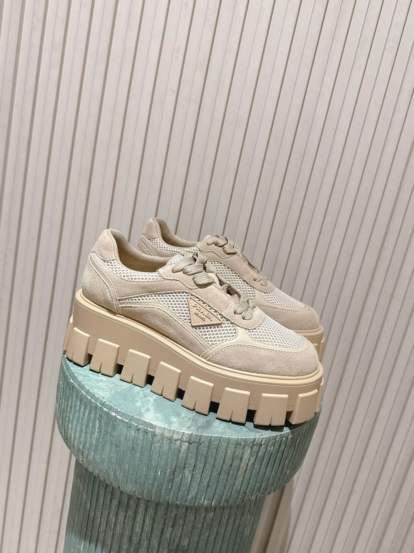 Кроссовки Женские Prada 18142658