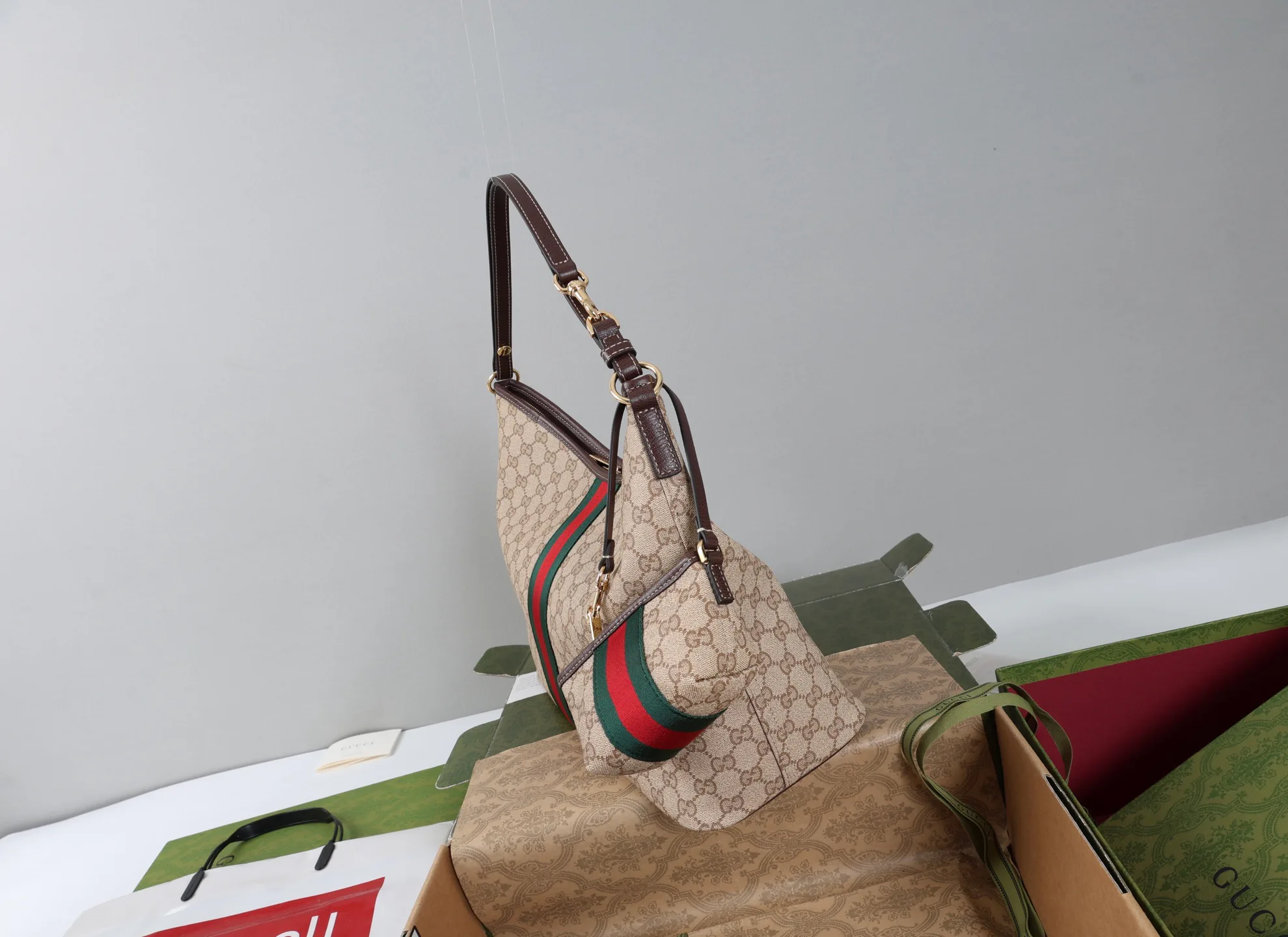 Классические Сумки Женские Gucci 18250600