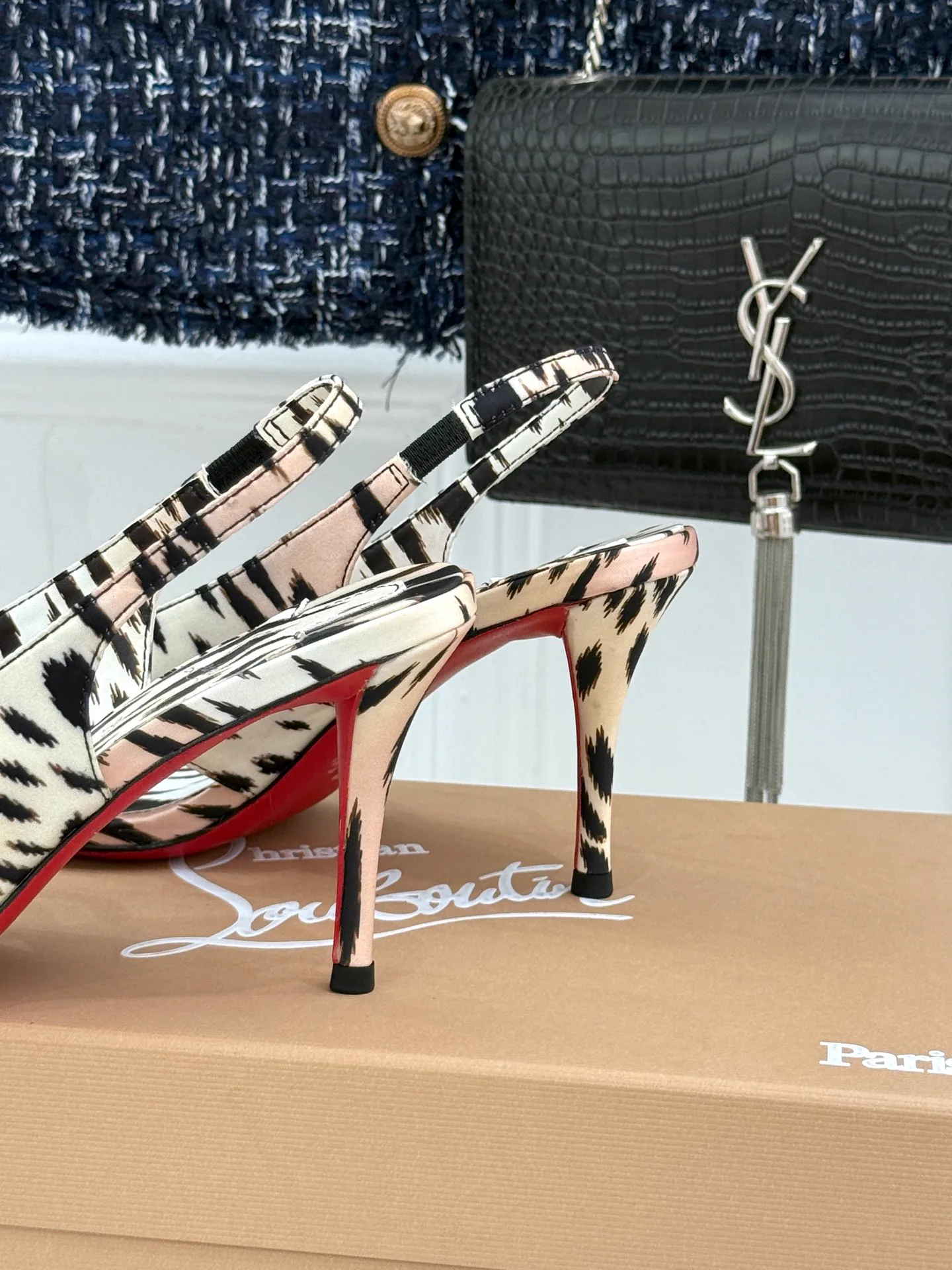 Босоножки Женские Christian Louboutin 18549077