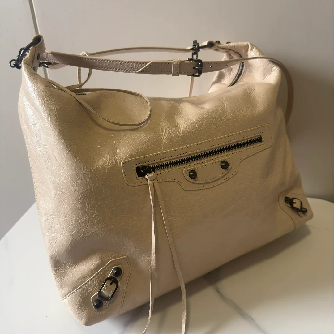 Сумки На Ремне Женские Balenciaga 11872246