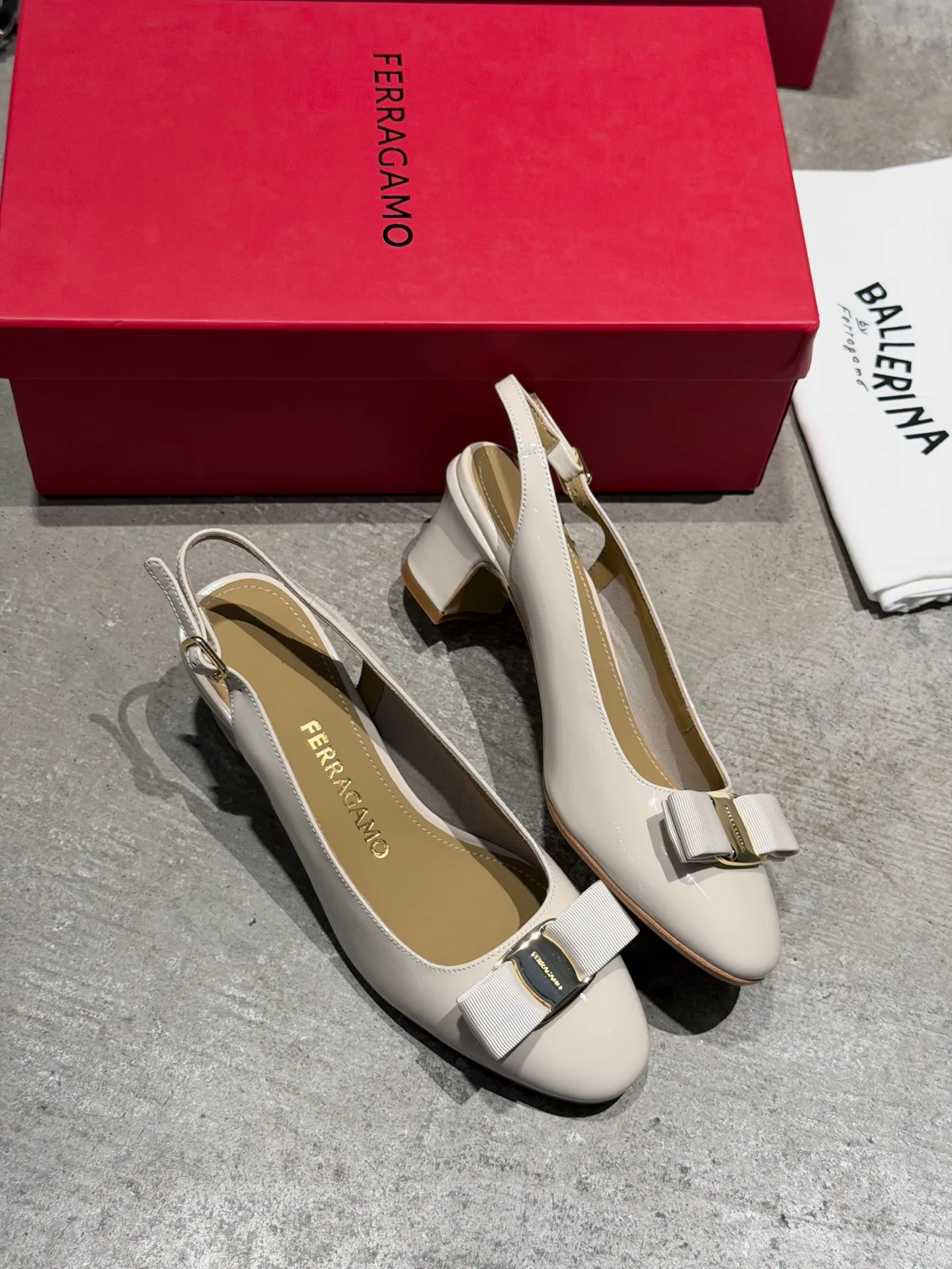 Туфли Женские Salvatore Ferragamo 17642597