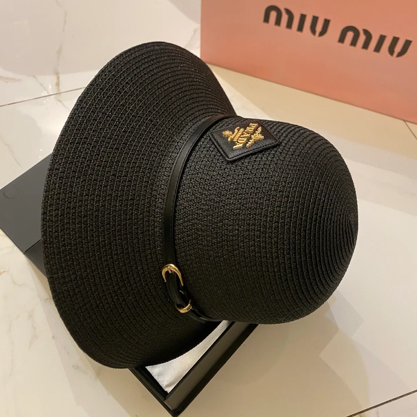 Головные Уборы Prada 17498293