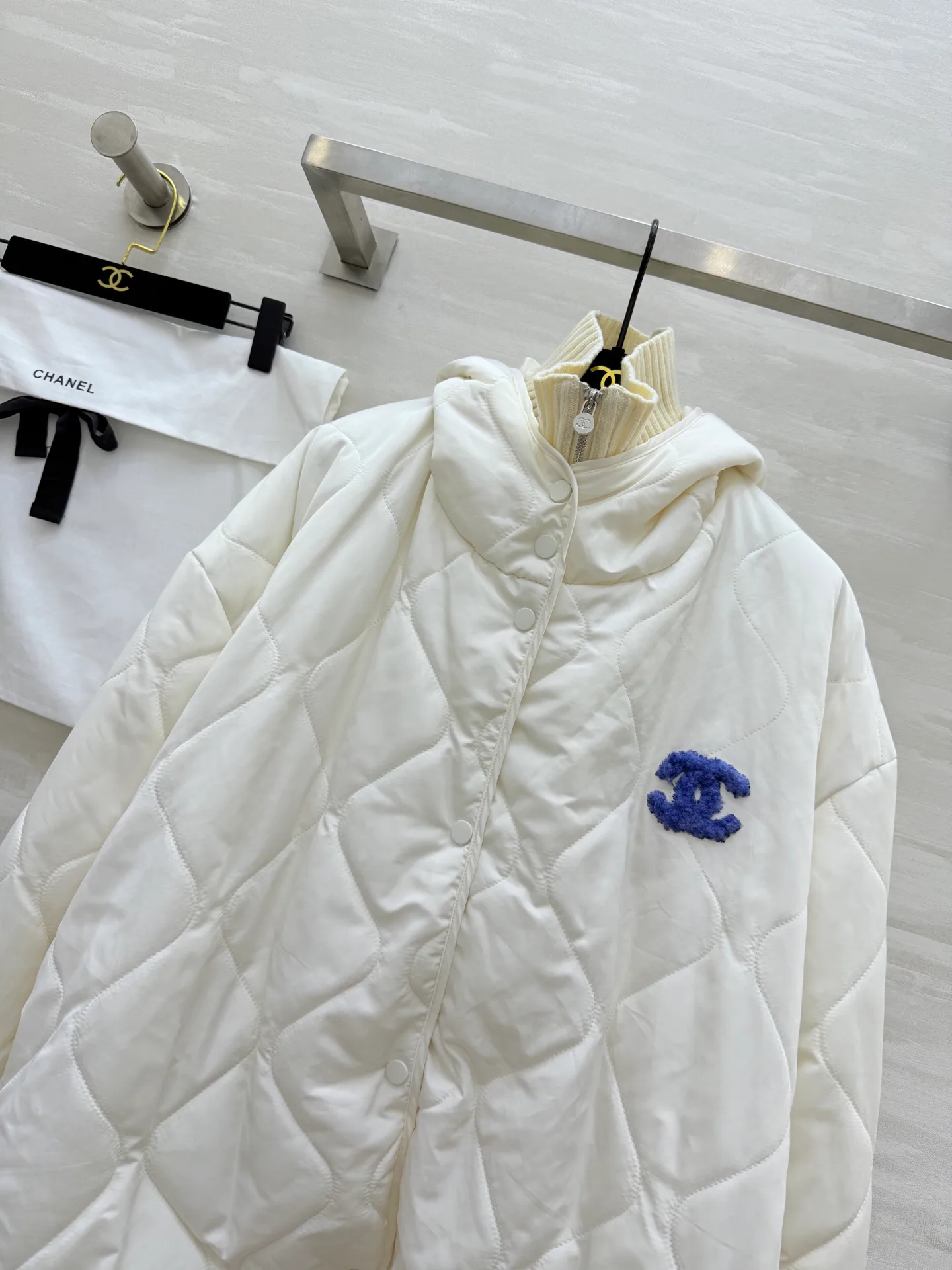 Куртки И Пуховики Женские Chanel 600333
