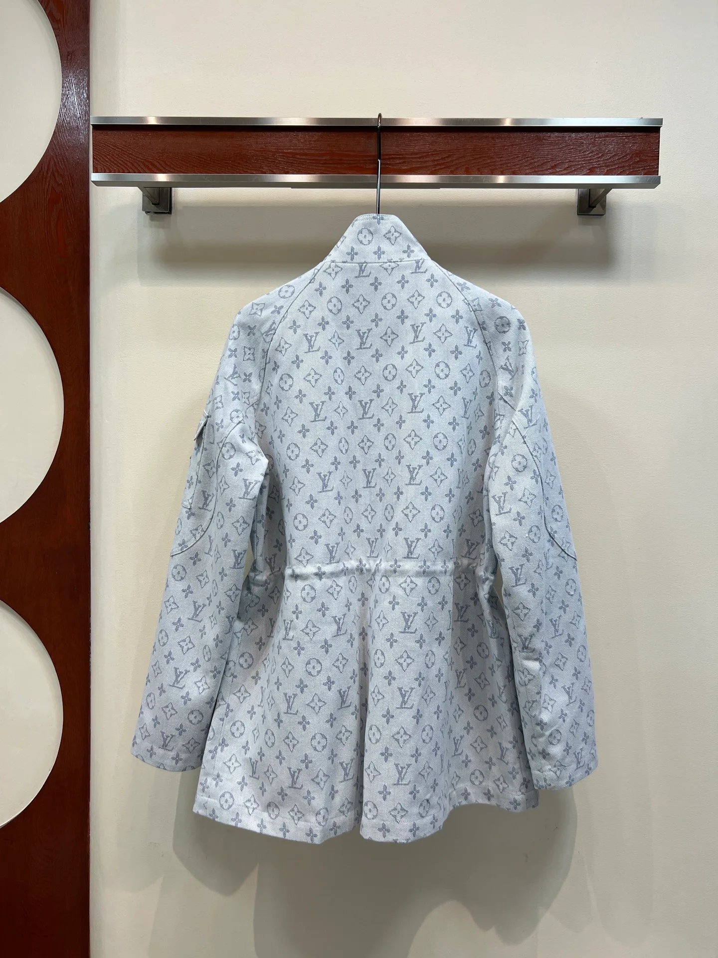Куртки И Пуховики Женские Louis Vuitton 18605971