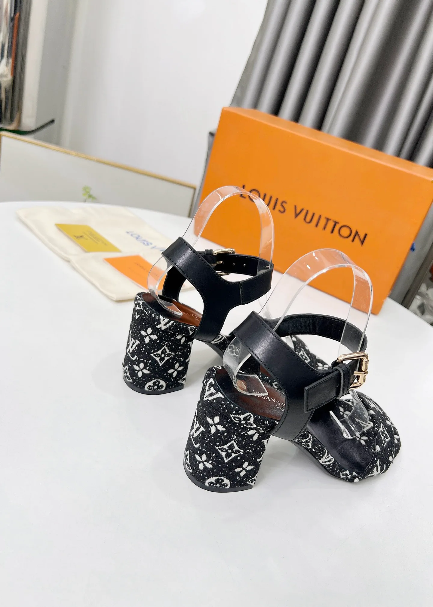 Босоножки Женские Louis Vuitton 25887