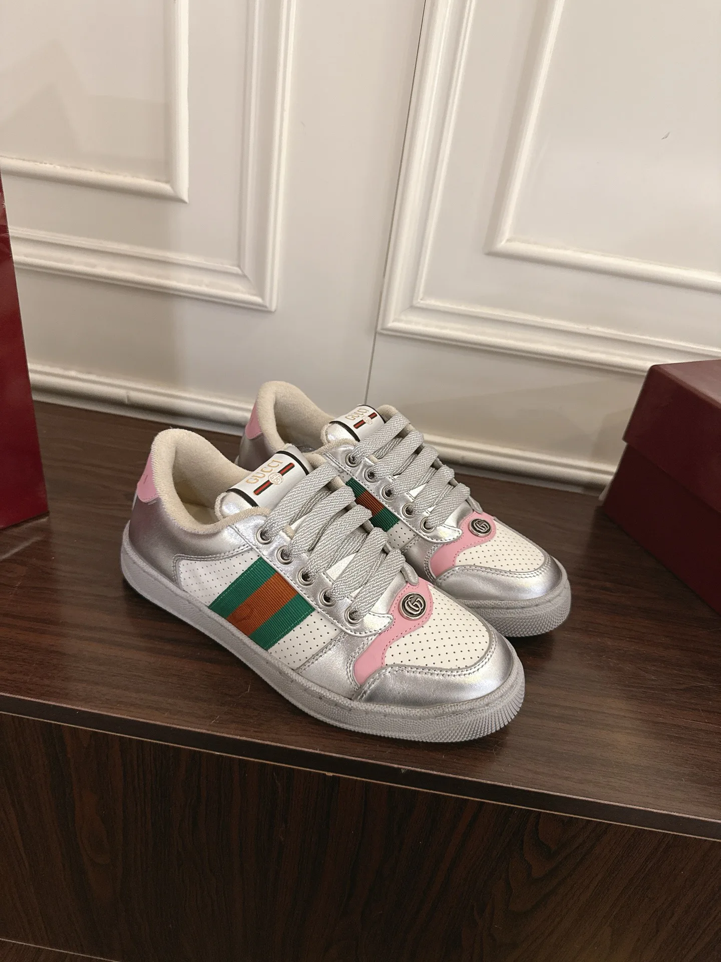 Кроссовки Женские Gucci 18889292