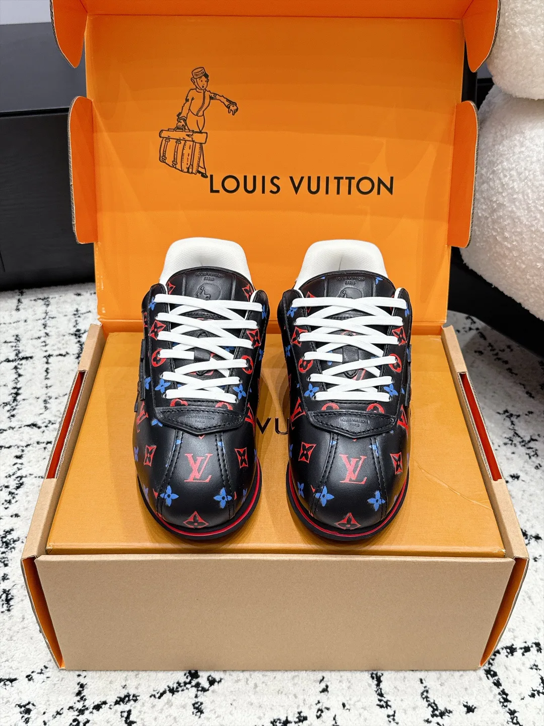 Кроссовки Женские Louis Vuitton 18406472