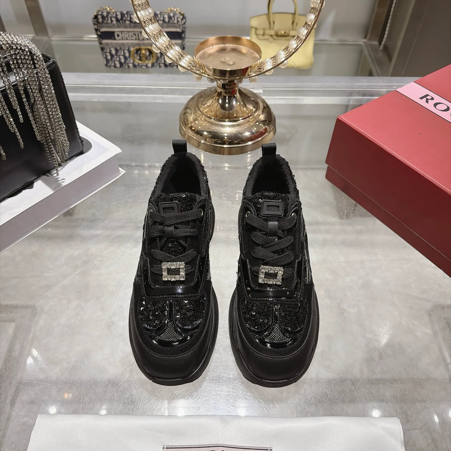 Кроссовки Женские Roger Vivier 18366857