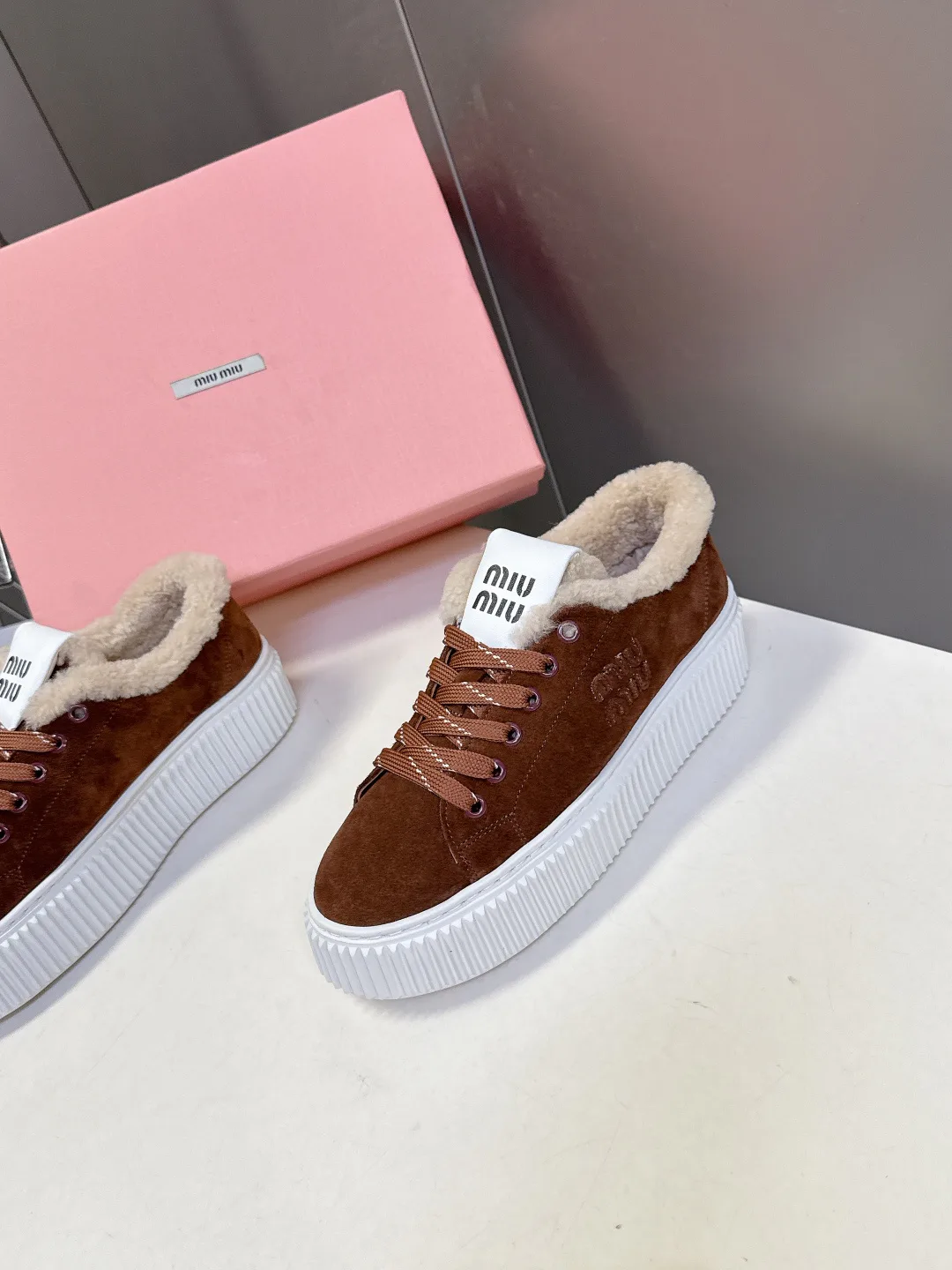 Кроссовки Женские Miu Miu 18693004