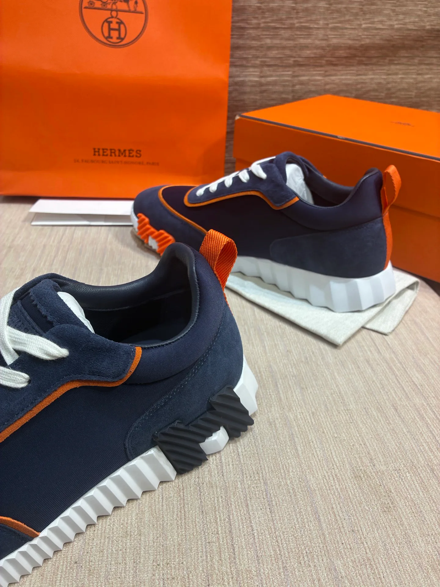 Кроссовки Женские Hermes 17977063