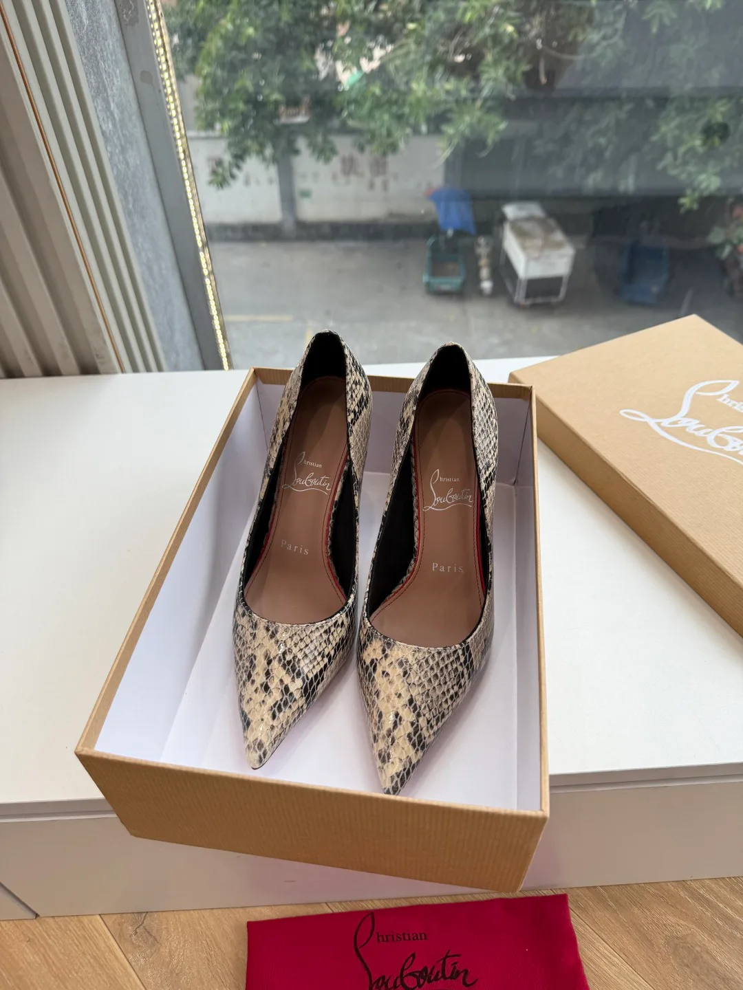 Туфли Женские Christian Louboutin 19673678