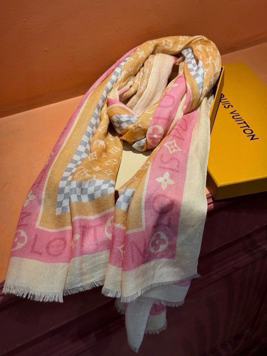 Шарфы Louis Vuitton 17673183