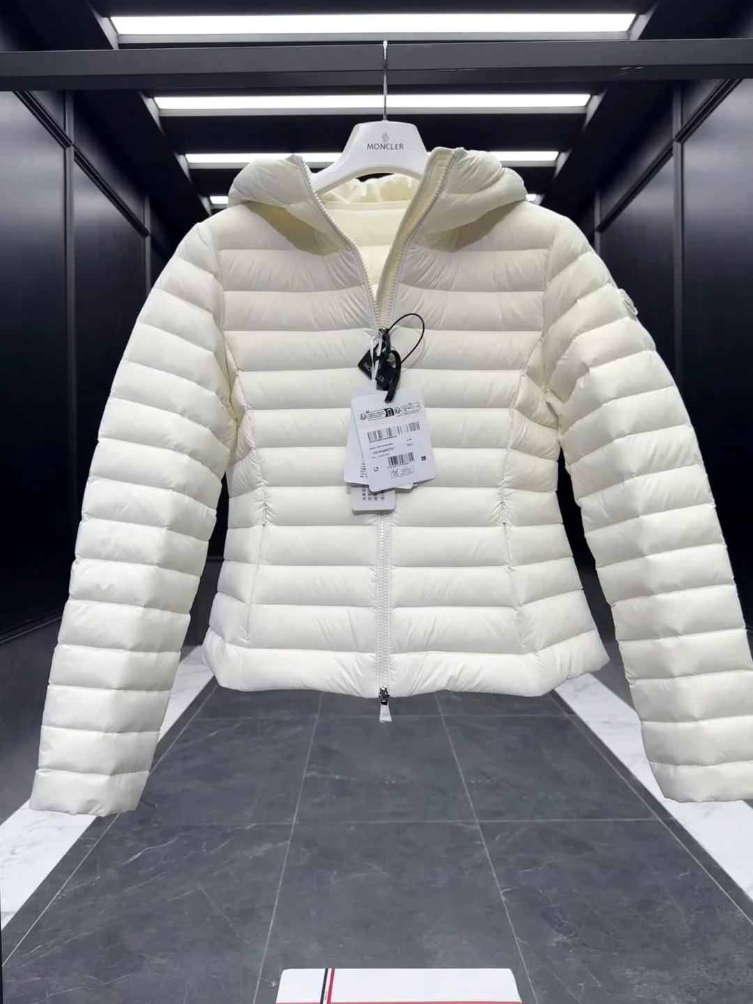 Куртки И Пуховики Женские Moncler 18129793