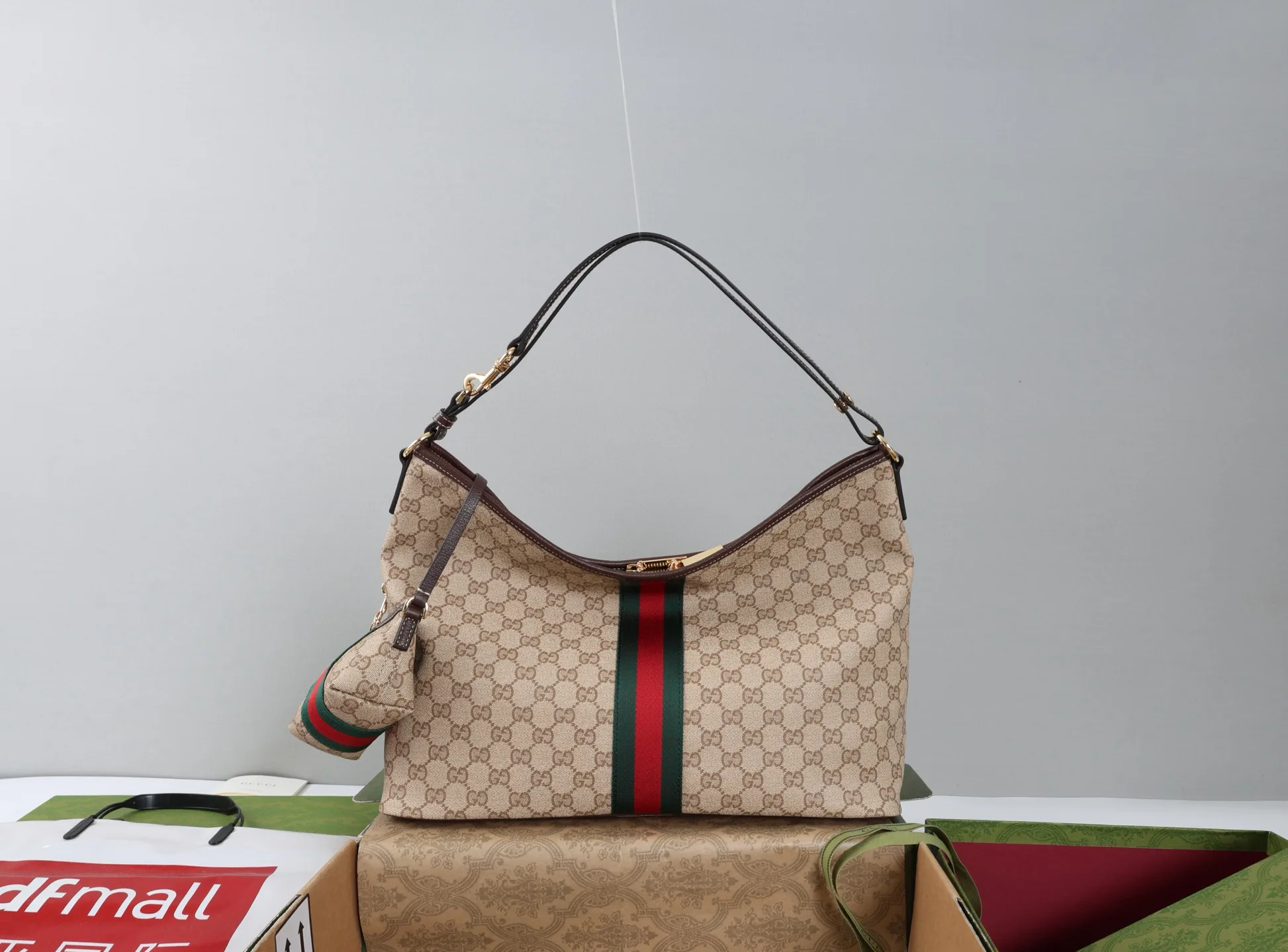 Классические Сумки Женские Gucci 18250600