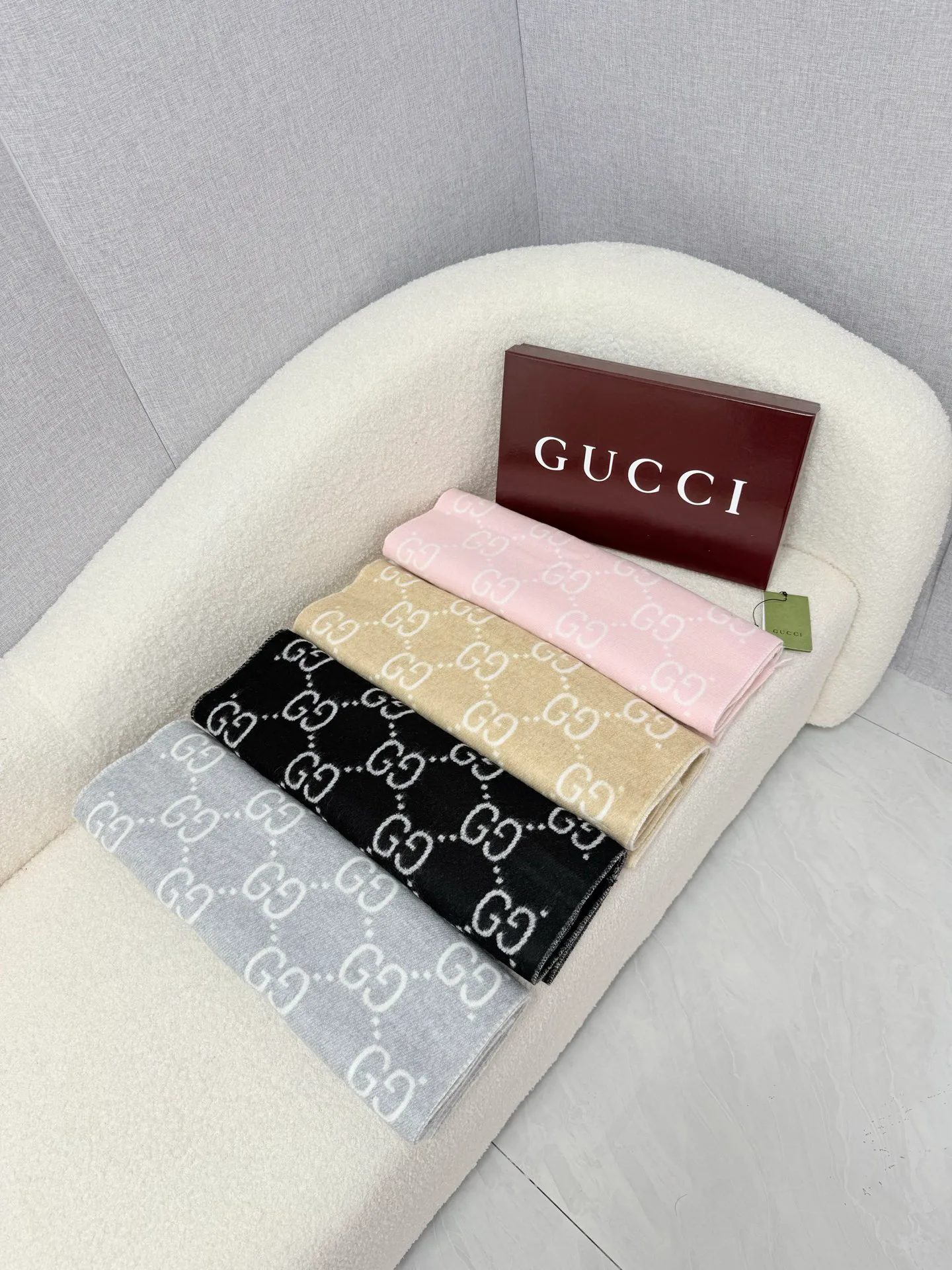 Шарфы Gucci 18275015