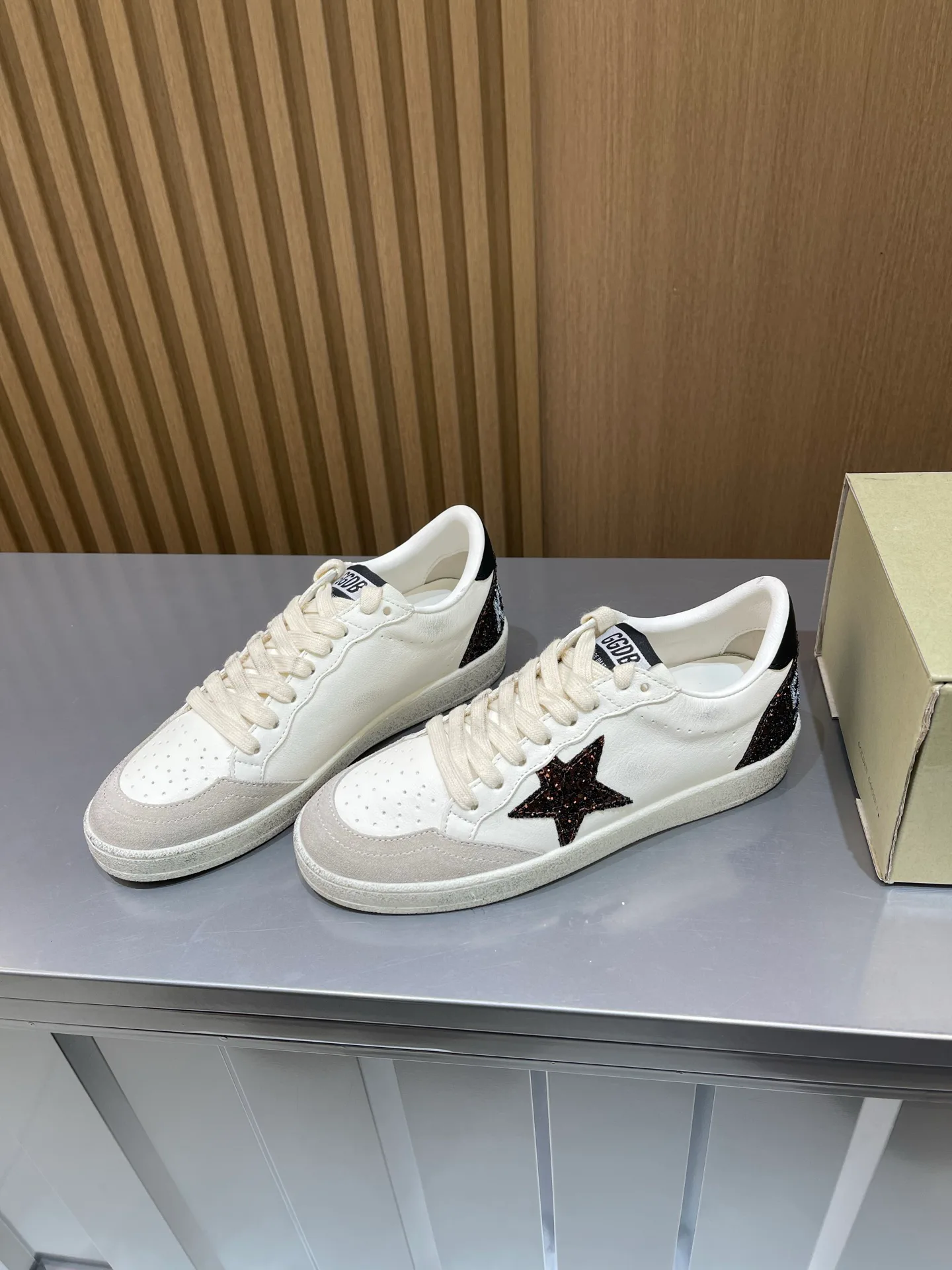 Кроссовки Женские Golden Goose 19466448