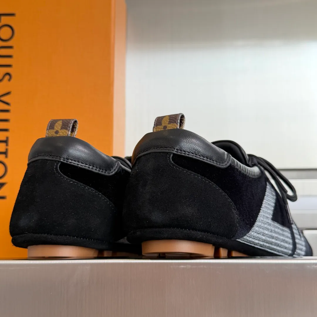 Кроссовки Женские Louis Vuitton 4304561