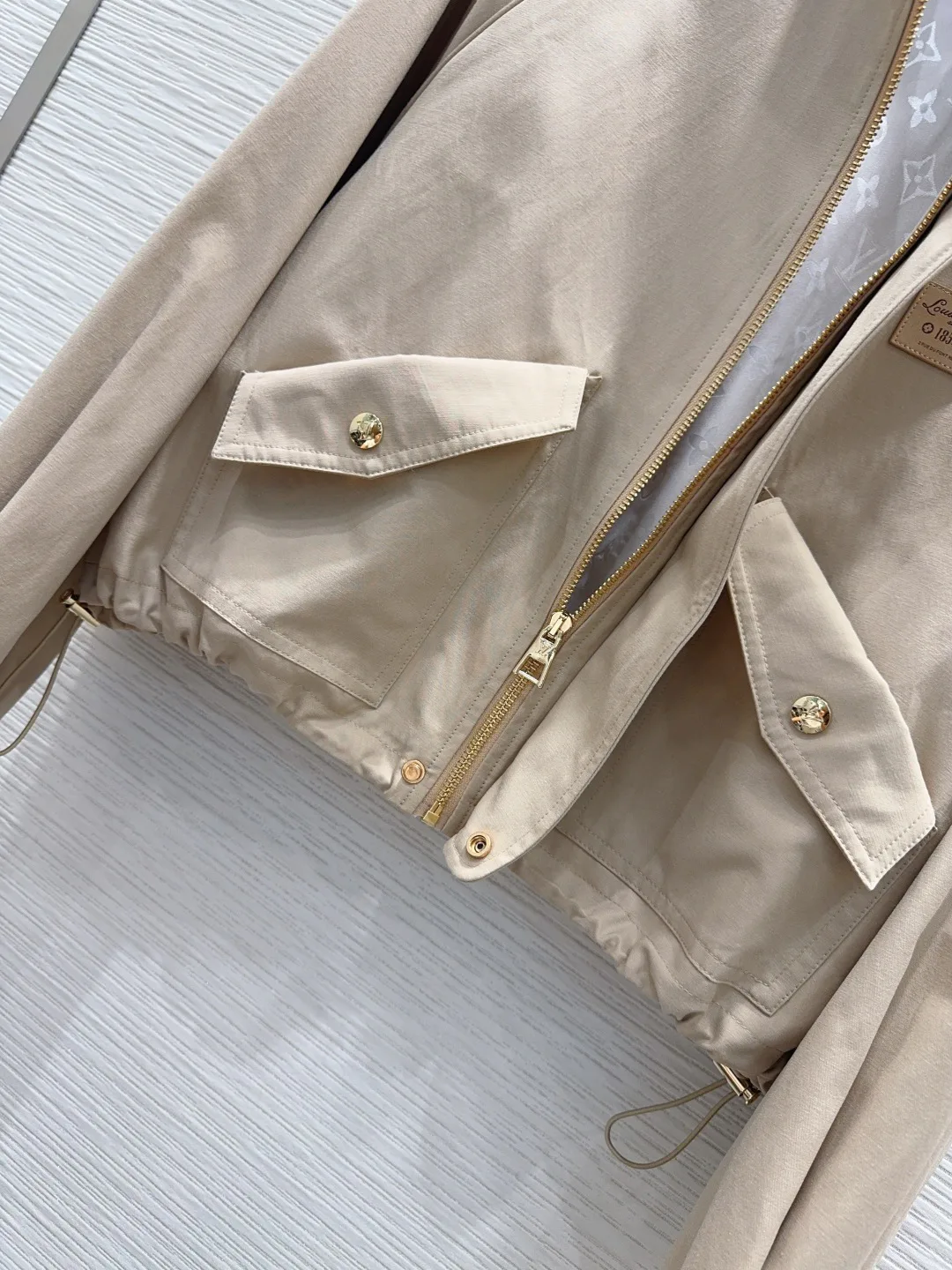 Куртки И Пуховики Женские Louis Vuitton 18388609