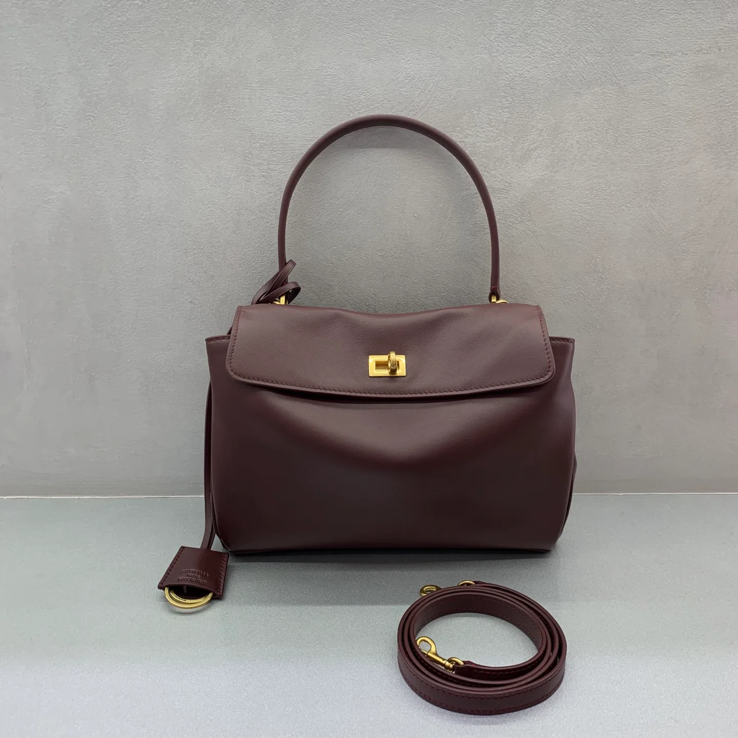 Классические Сумки Женские Balenciaga 18136508