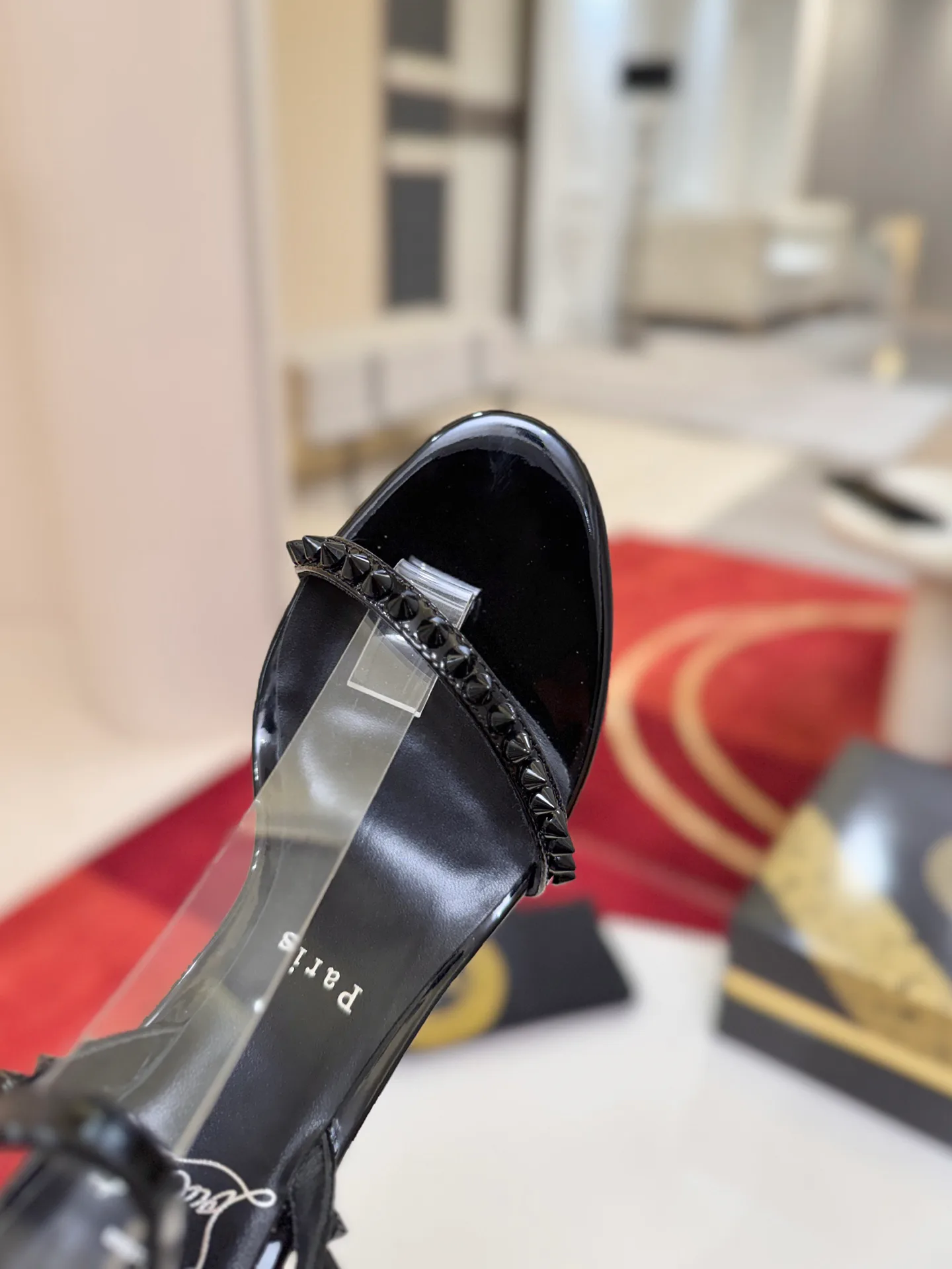 Босоножки Женские Christian Louboutin 18500921